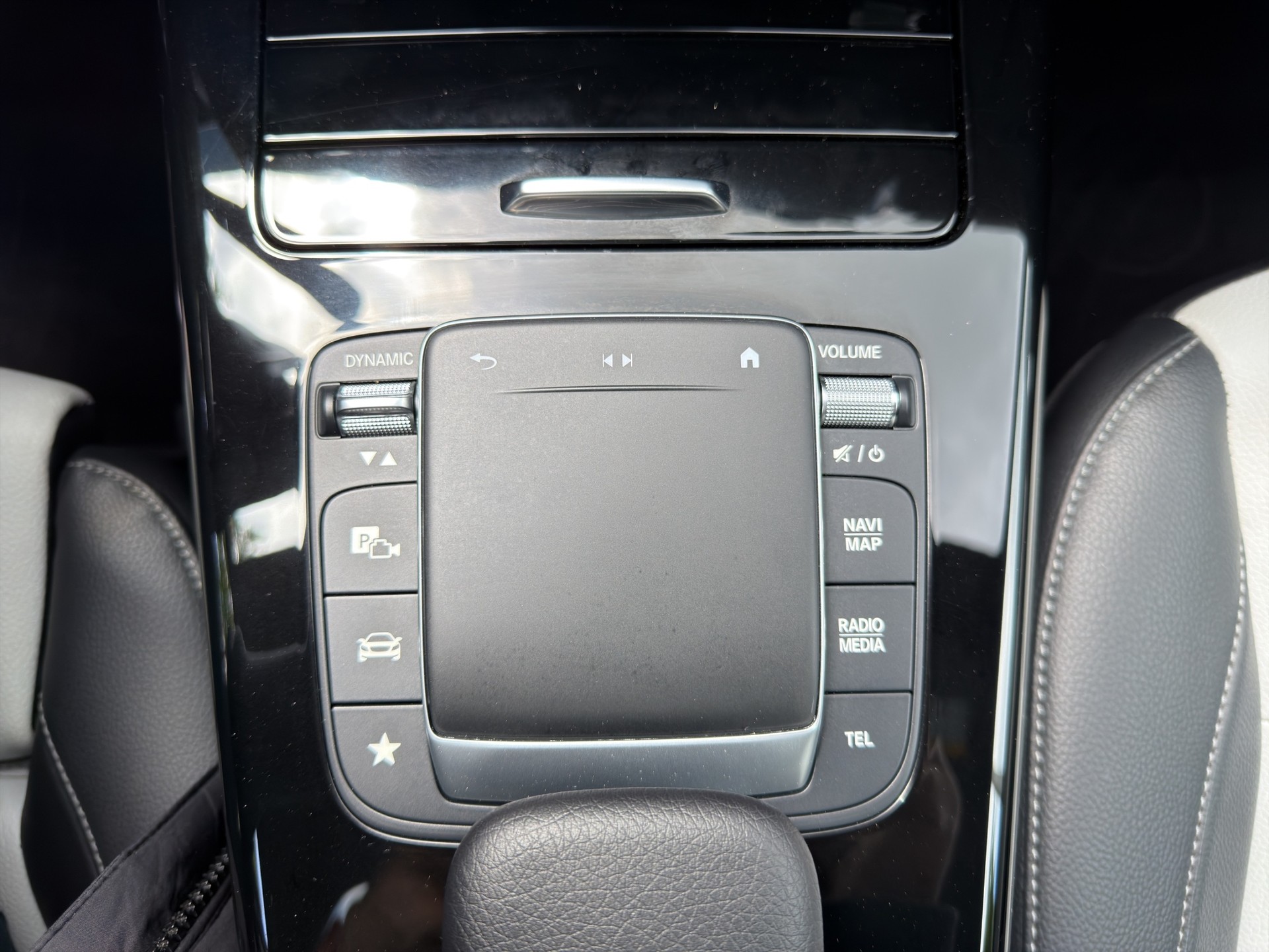 MERCEDES-BENZ A 220 d AMG Line 8G-DCT-image-10