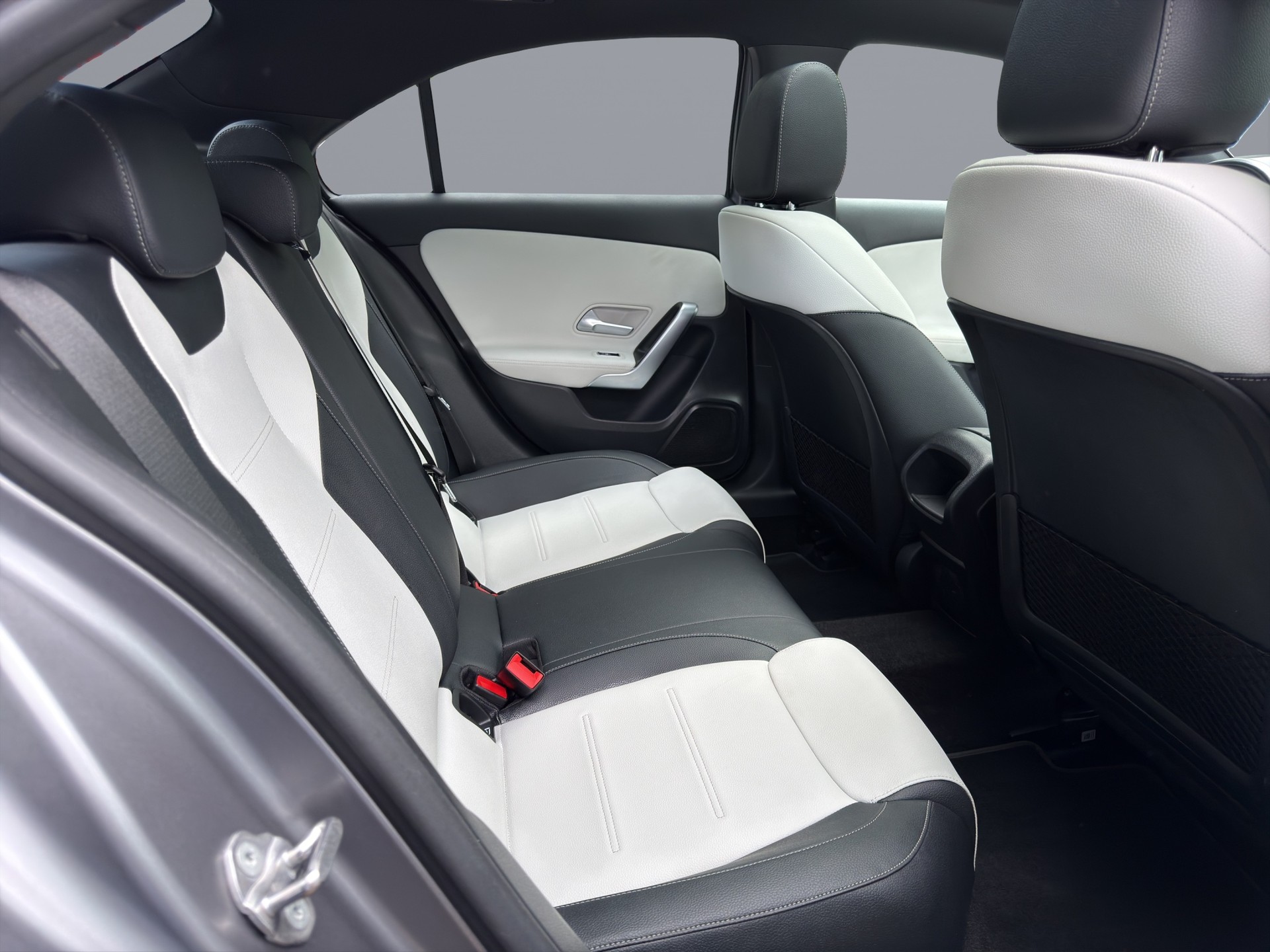 MERCEDES-BENZ A 220 d AMG Line 8G-DCT-image-14