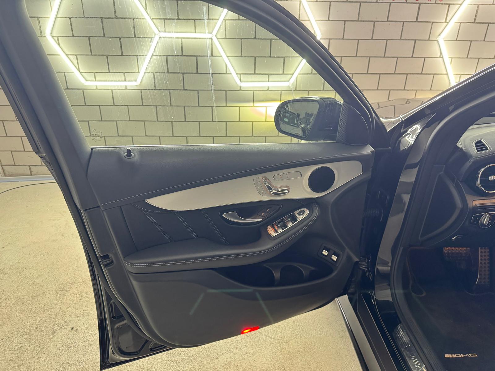 MERCEDES-BENZ GLC 63 S AMG 4Matic 9G-Tronic-image-4