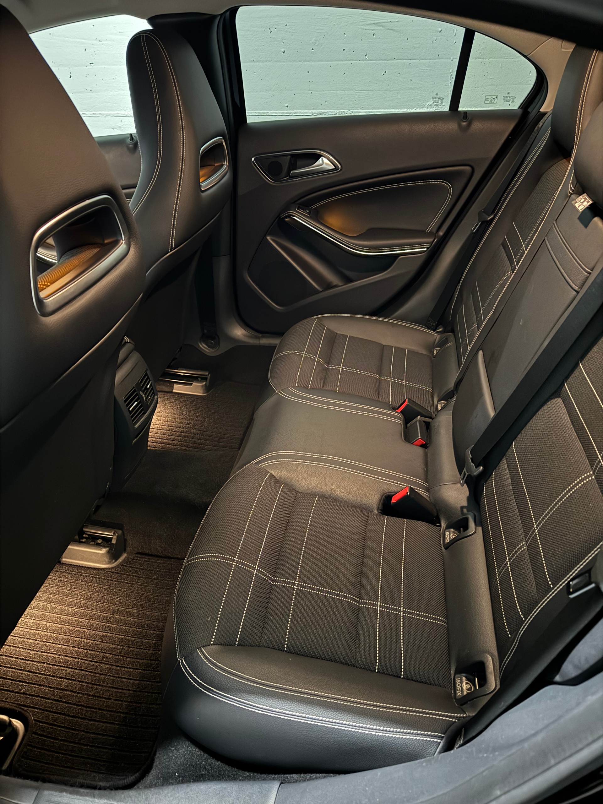 MERCEDES-BENZ A 220 4m-image-4