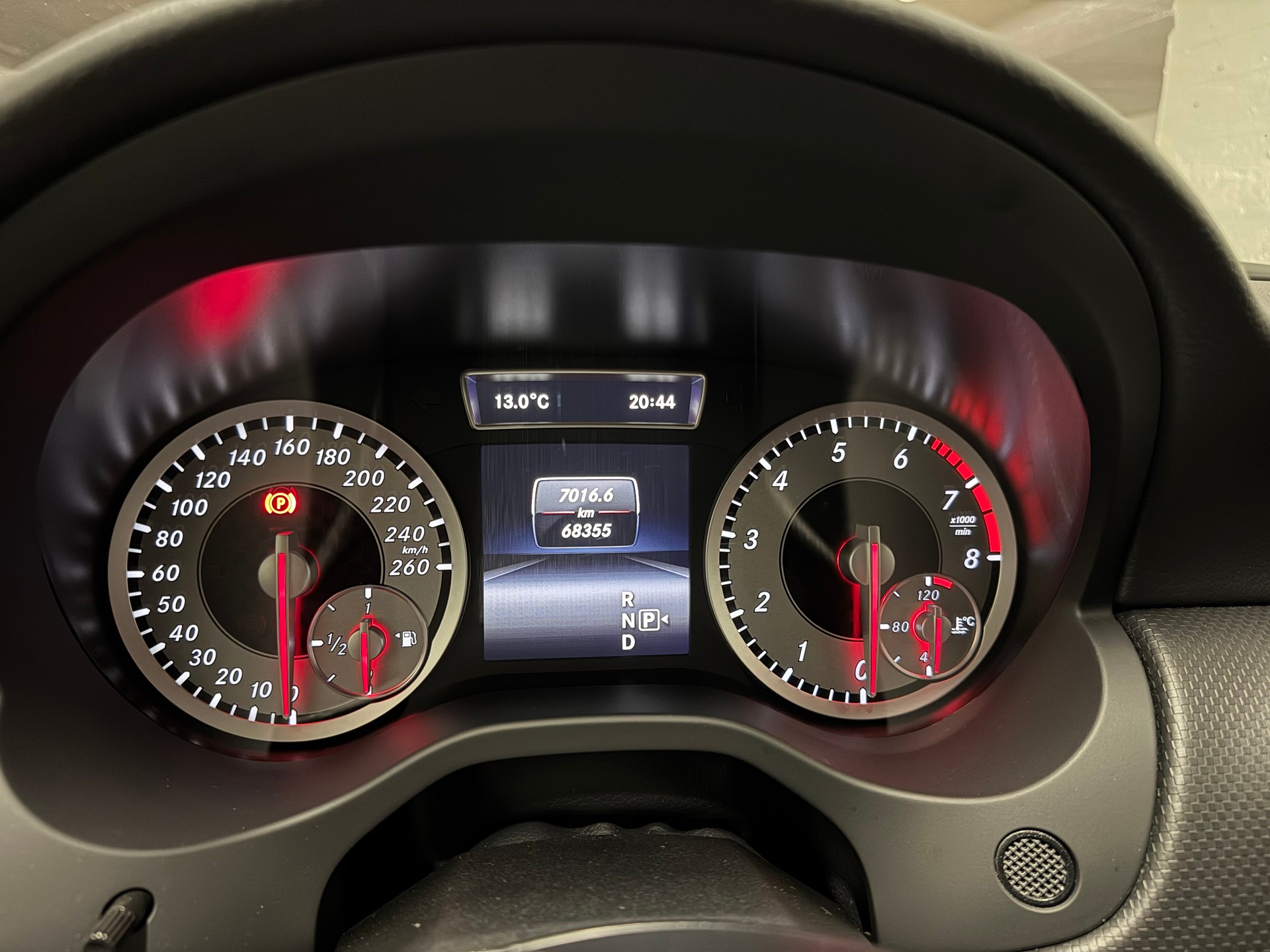 MERCEDES-BENZ A 220 4m-image-2