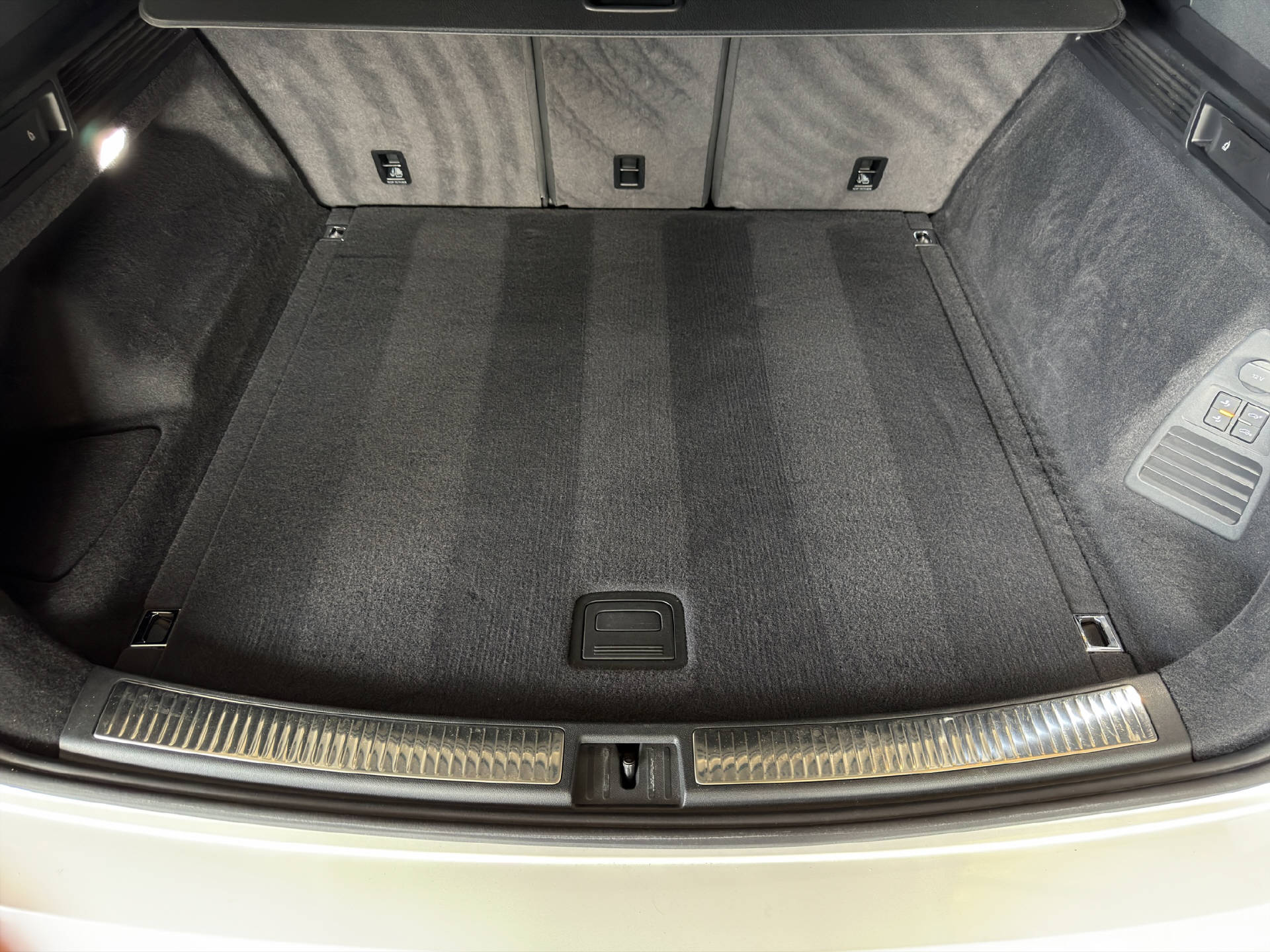 VW Touareg 3.0 V6 TDI 286 R-Line-image-19