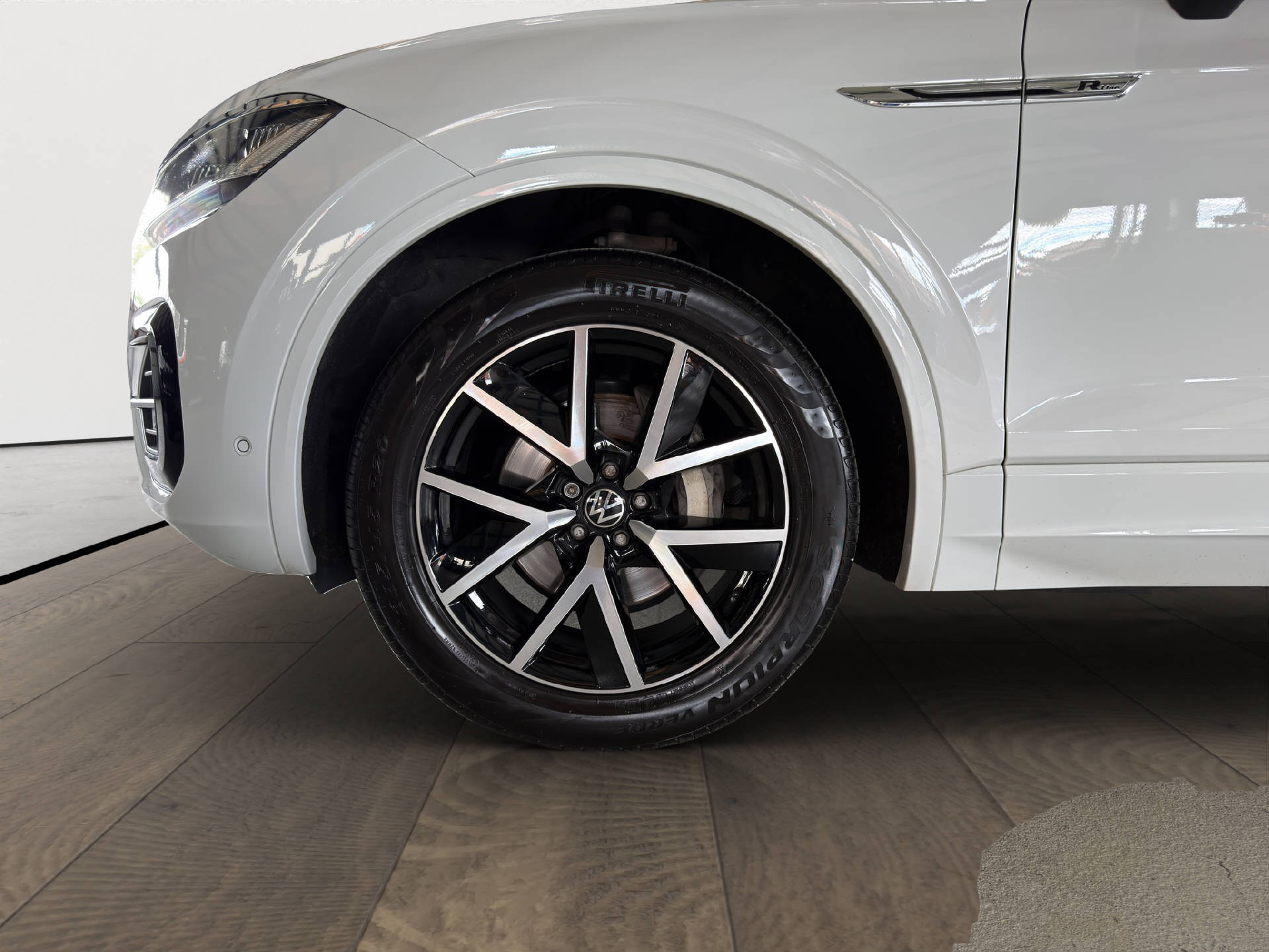 VW Touareg 3.0 V6 TDI 286 R-Line-image-9