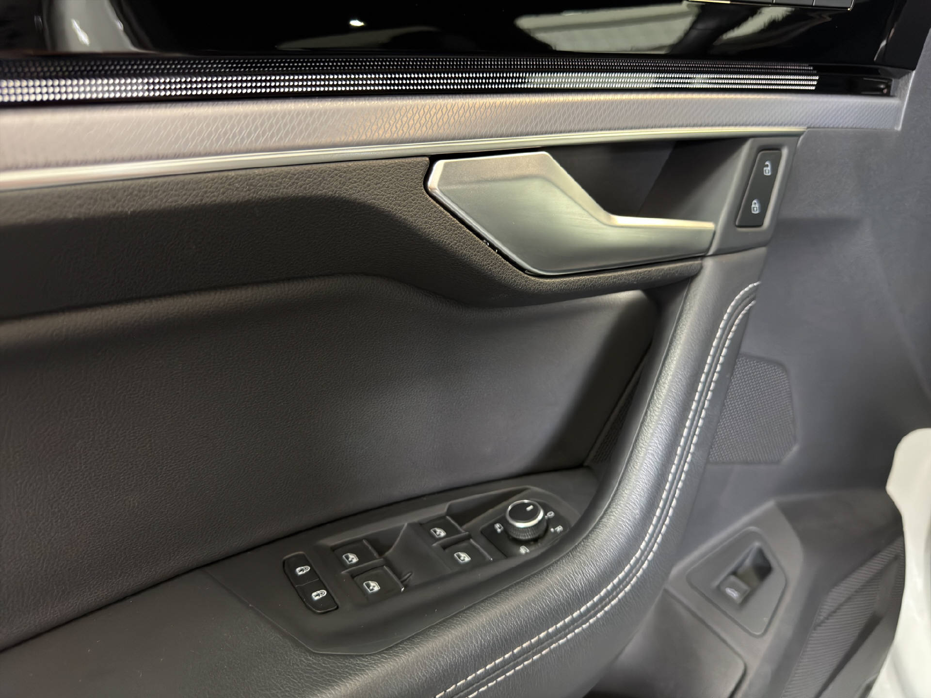 VW Touareg 3.0 V6 TDI 286 R-Line-image-18