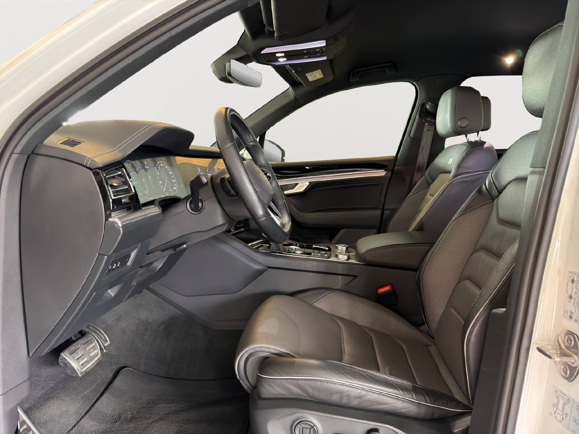 VW Touareg 3.0 V6 TDI 286 R-Line-image-10