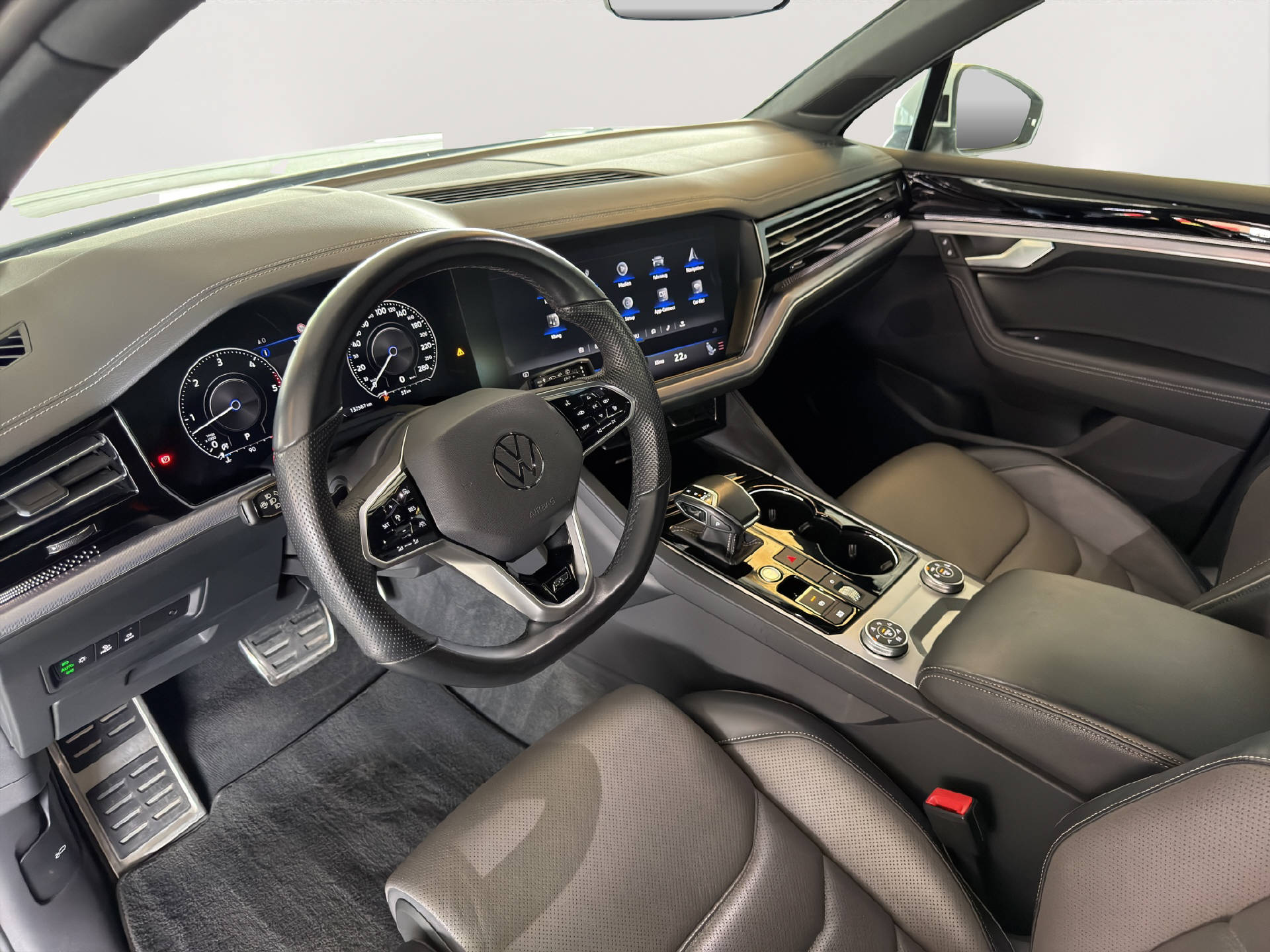 VW Touareg 3.0 V6 TDI 286 R-Line-image-11