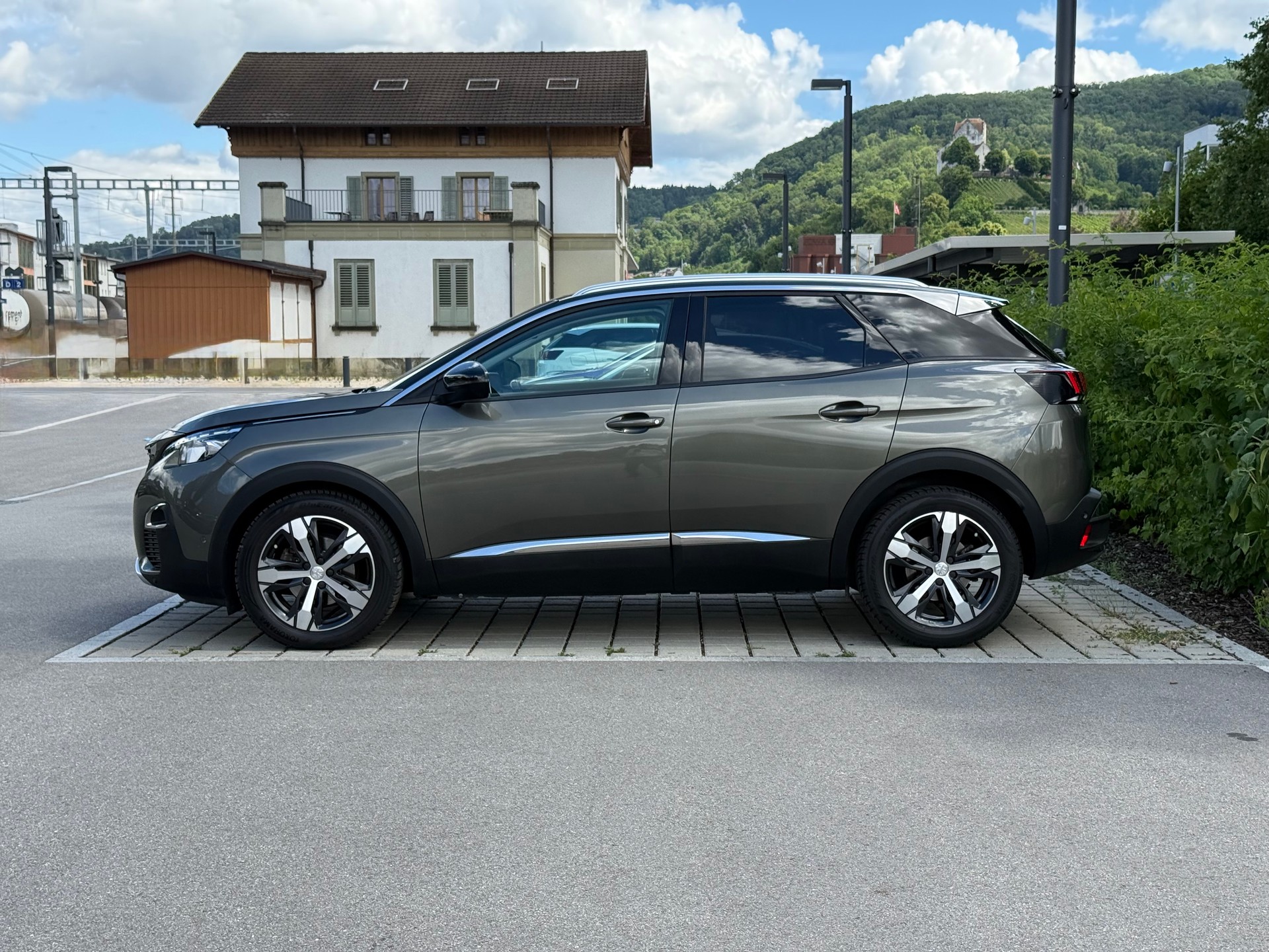 PEUGEOT 3008 1.6 THP Allure EAT-showroom-element-1