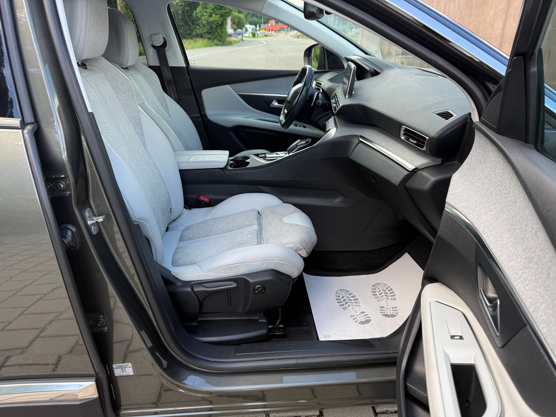 PEUGEOT 3008 1.6 THP Allure EAT-image-11