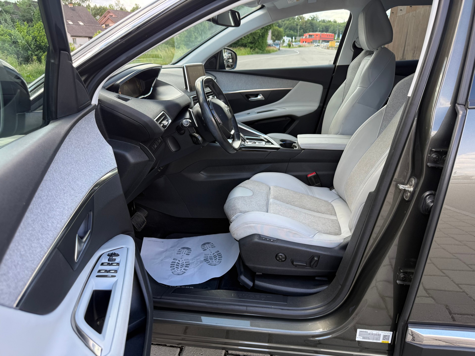PEUGEOT 3008 1.6 THP Allure EAT-image-10
