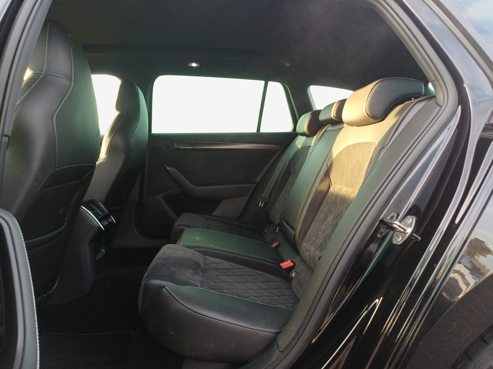 SKODA Superb 1.4 TSI Sport Line PHEV DSG-image-11
