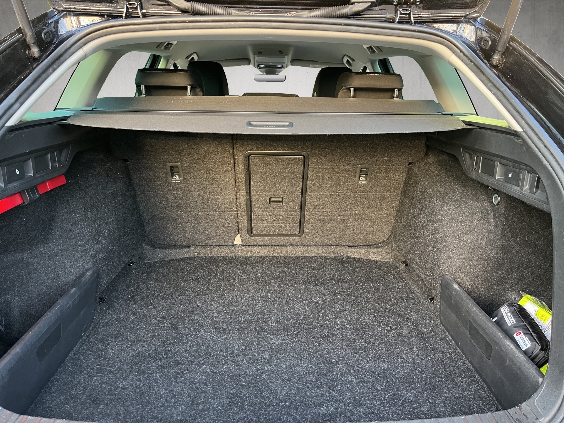 SKODA Octavia Combi 2.0 TDI DSG Ambition-image-13