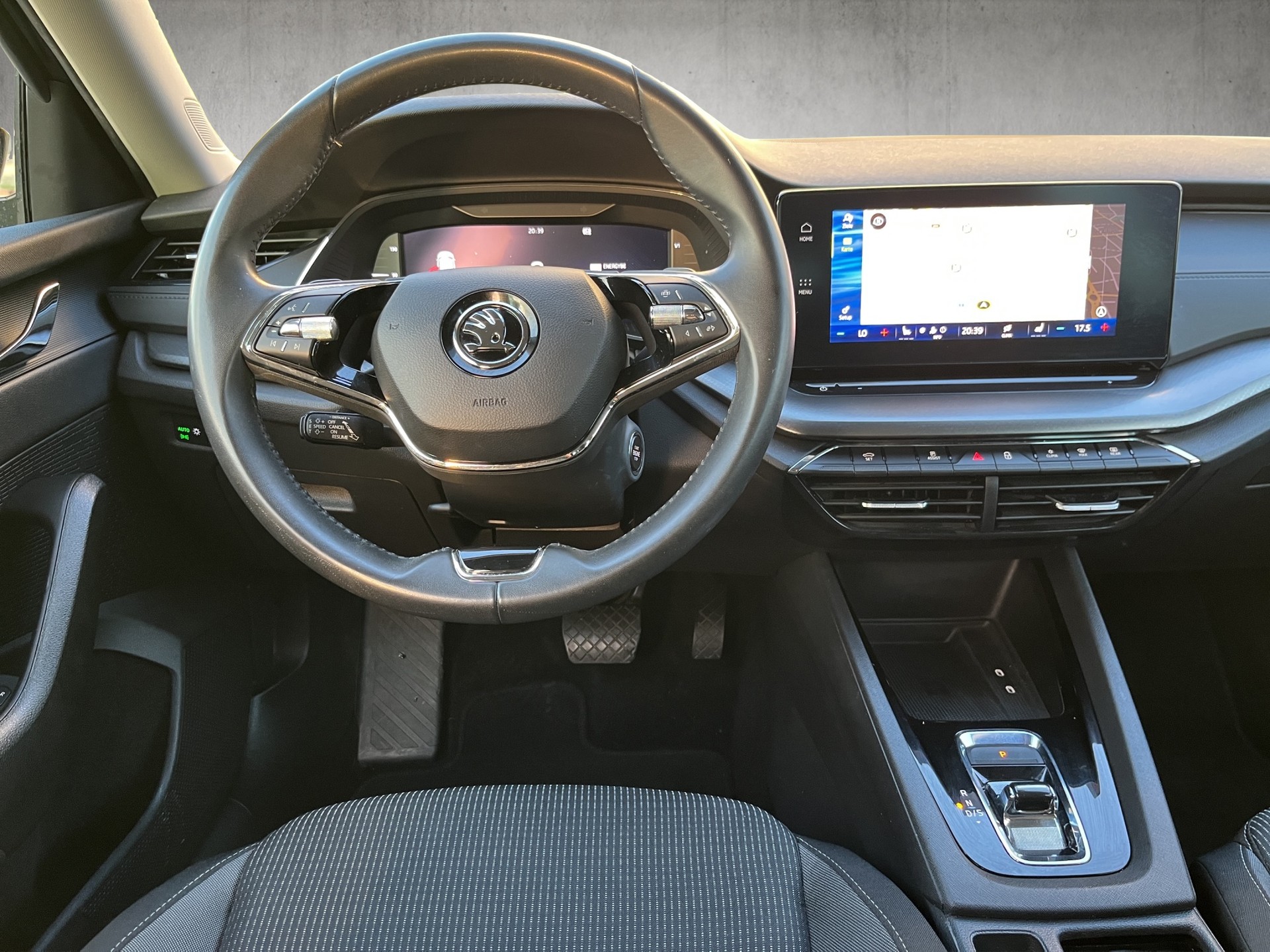 SKODA Octavia Combi 2.0 TDI DSG Ambition-image-15