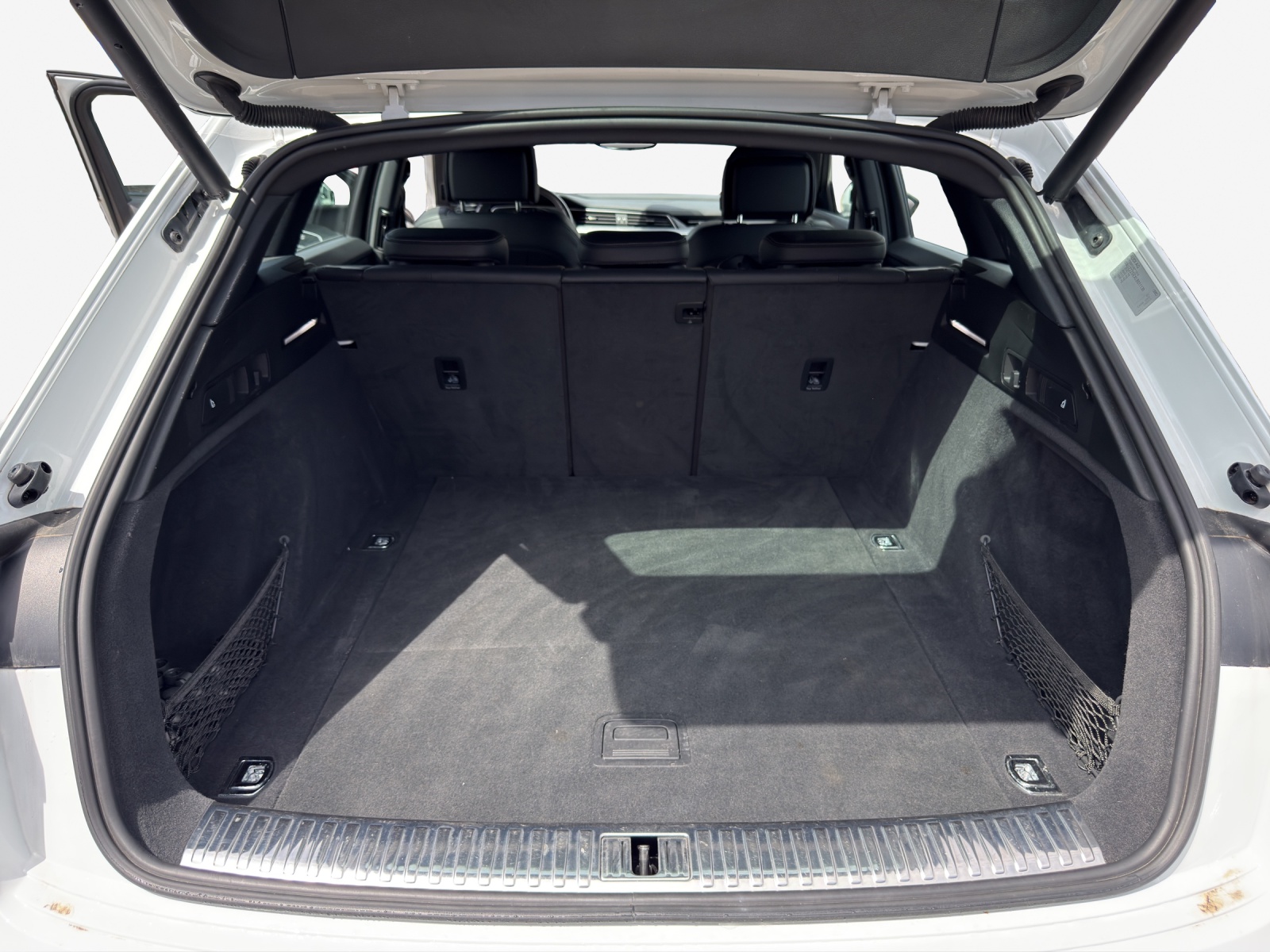 AUDI e-tron 50 Advanced quattro-image-12