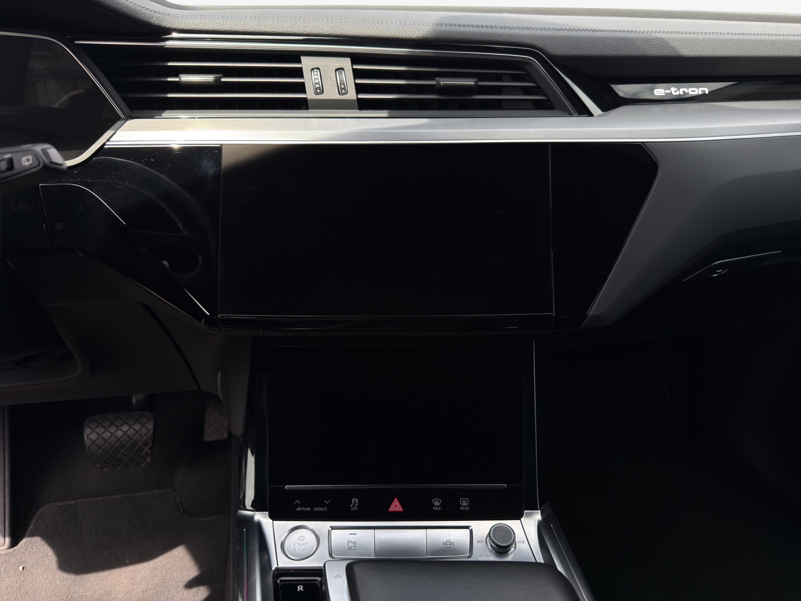 AUDI e-tron 50 Advanced quattro-image-10