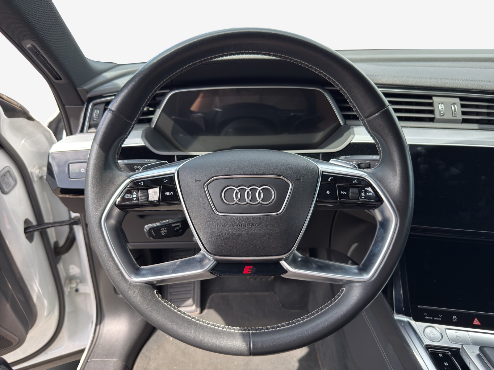 AUDI e-tron 50 Advanced quattro-image-9