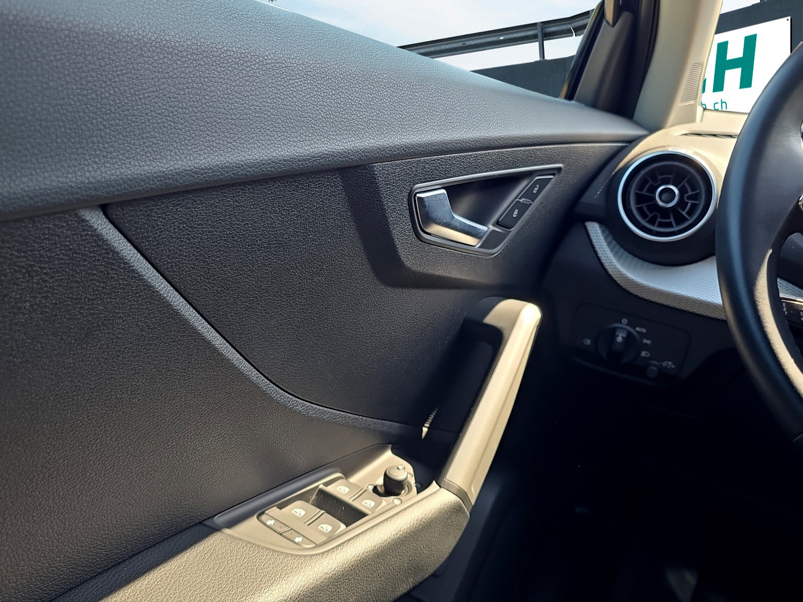 AUDI Q2 35 TFSI S-tronic-image-13