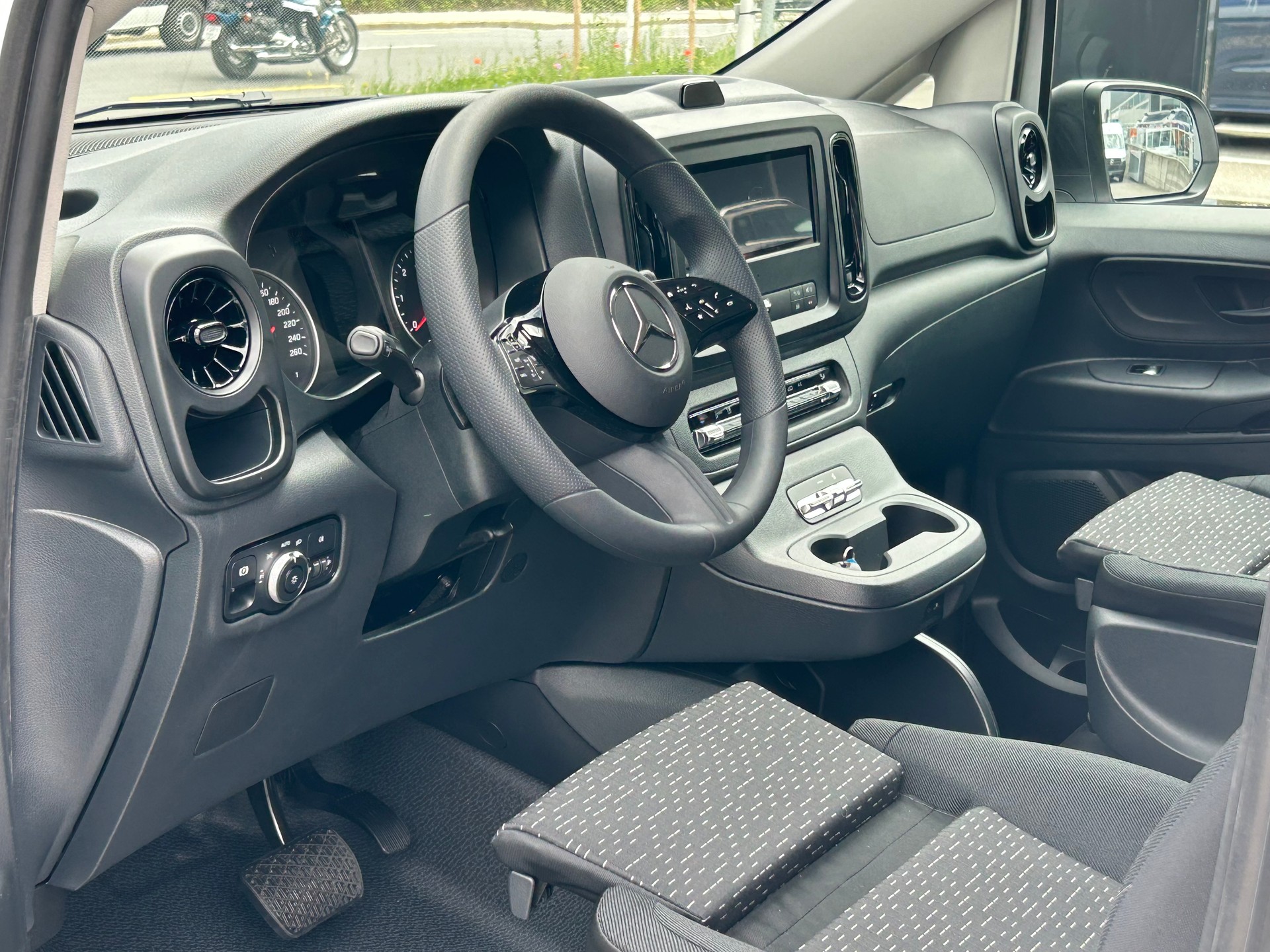 MERCEDES-BENZ Vito 114 CDI Kasten Worker Lang 4Matic-image-12