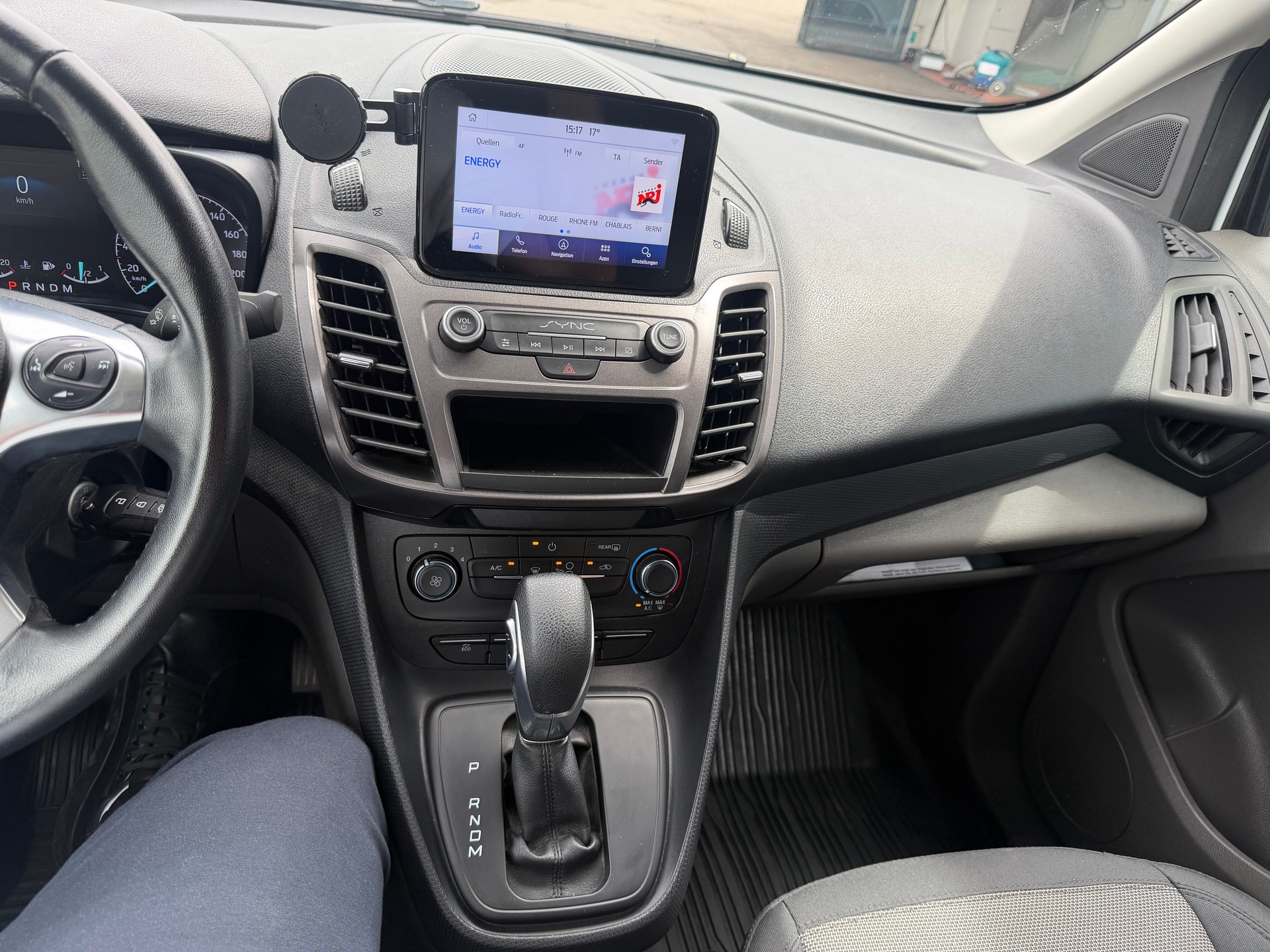 FORD Transit Connect Van T210 1.5 Eco Blue Ambiente A-image-16