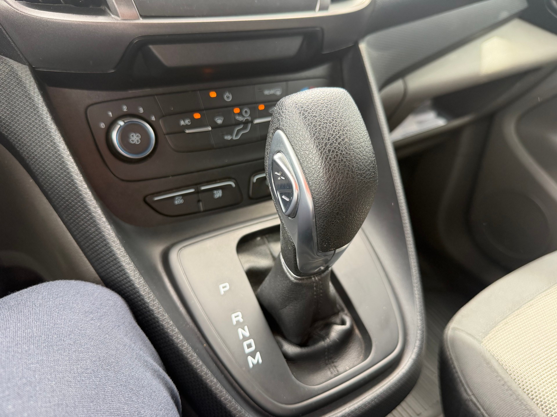 FORD Transit Connect Van T210 1.5 Eco Blue Ambiente A-image-18