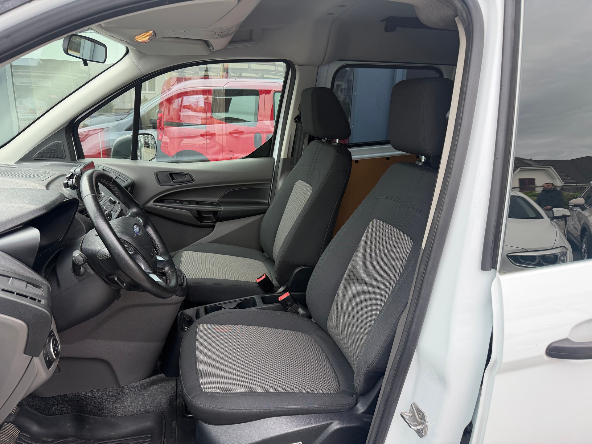 FORD Transit Connect Van T210 1.5 Eco Blue Ambiente A-image-13