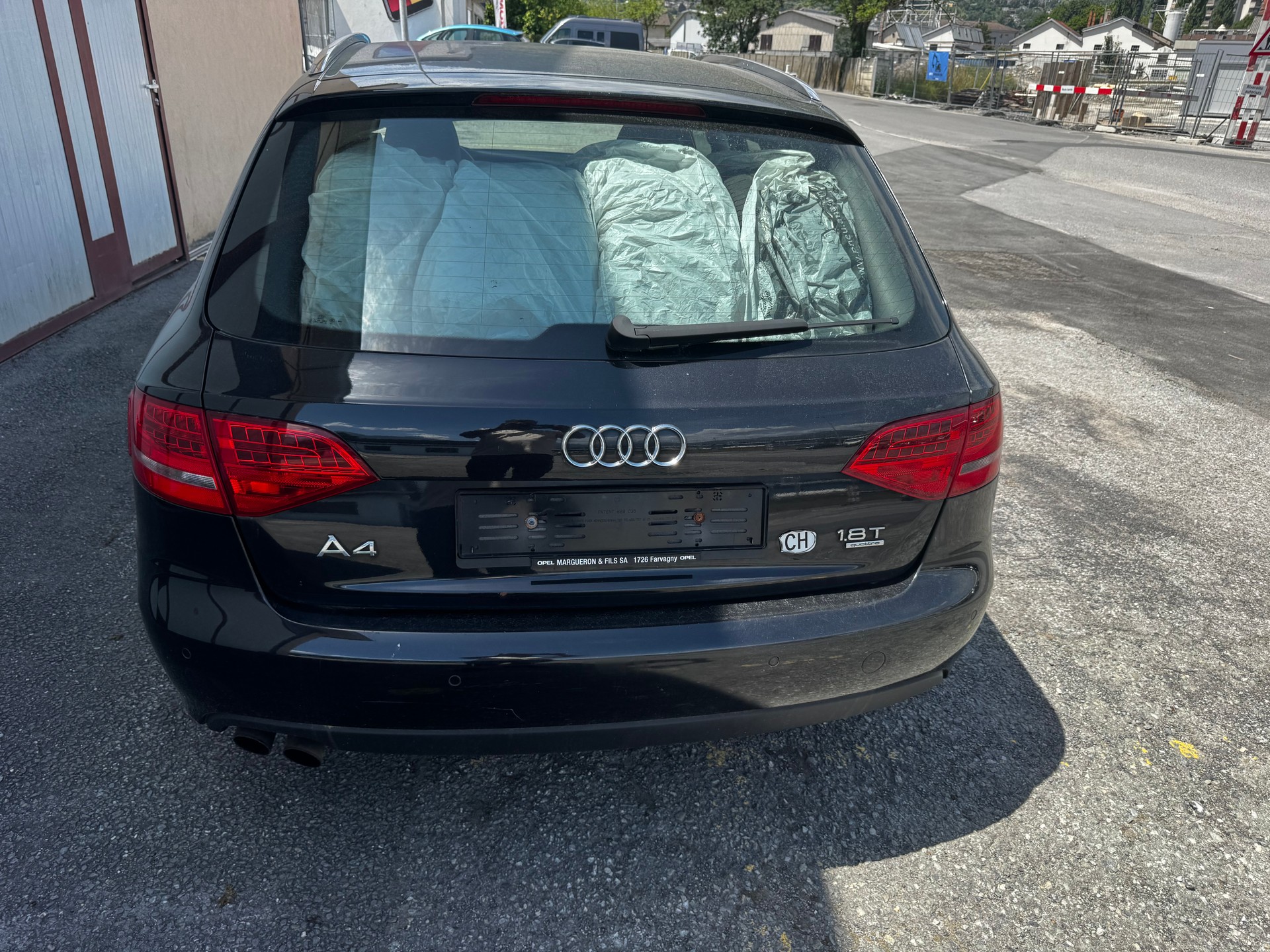 AUDI A4 Avant 1.8 TFSI quattro-image-1