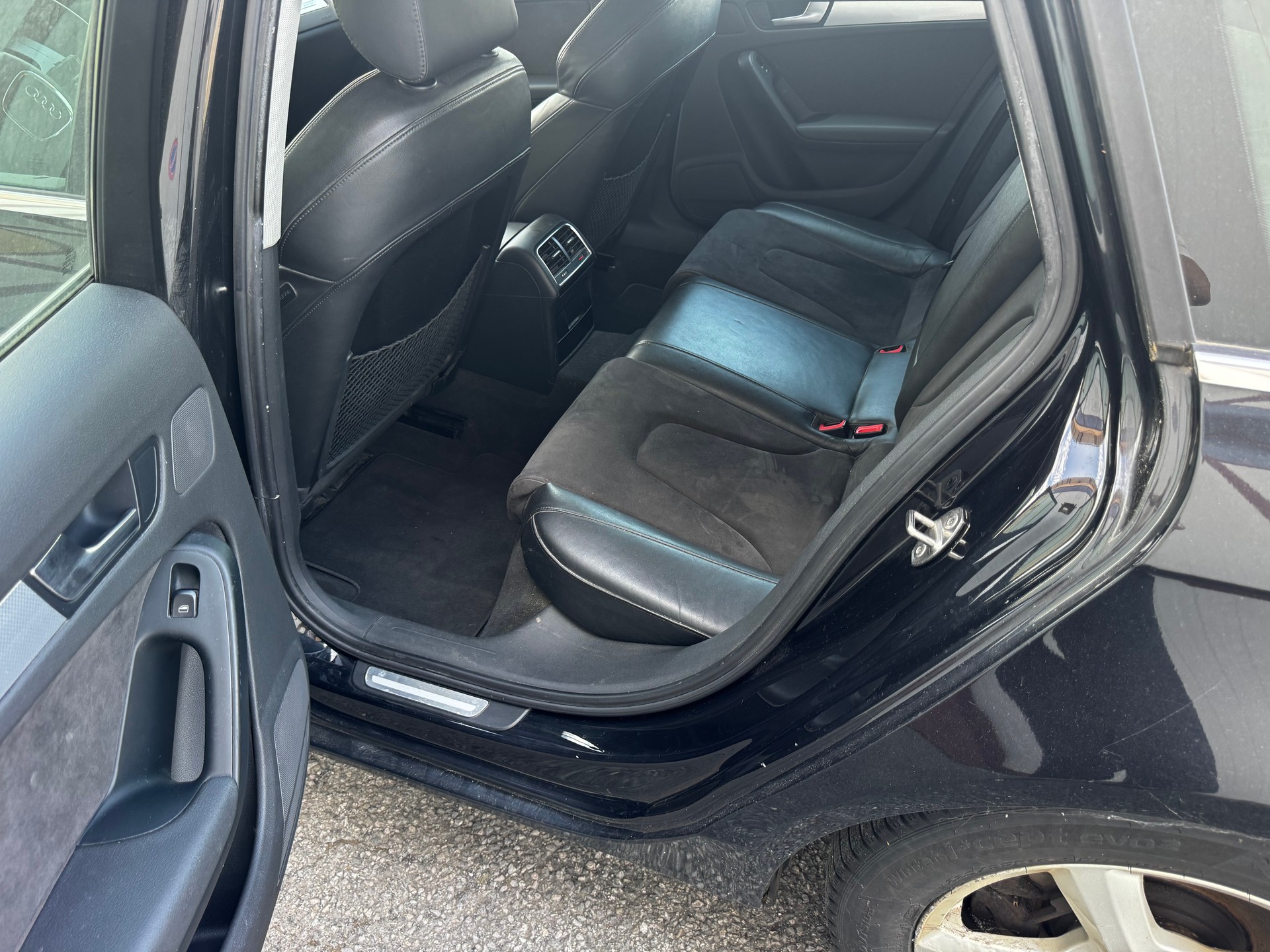AUDI A4 Avant 1.8 TFSI quattro-image-9