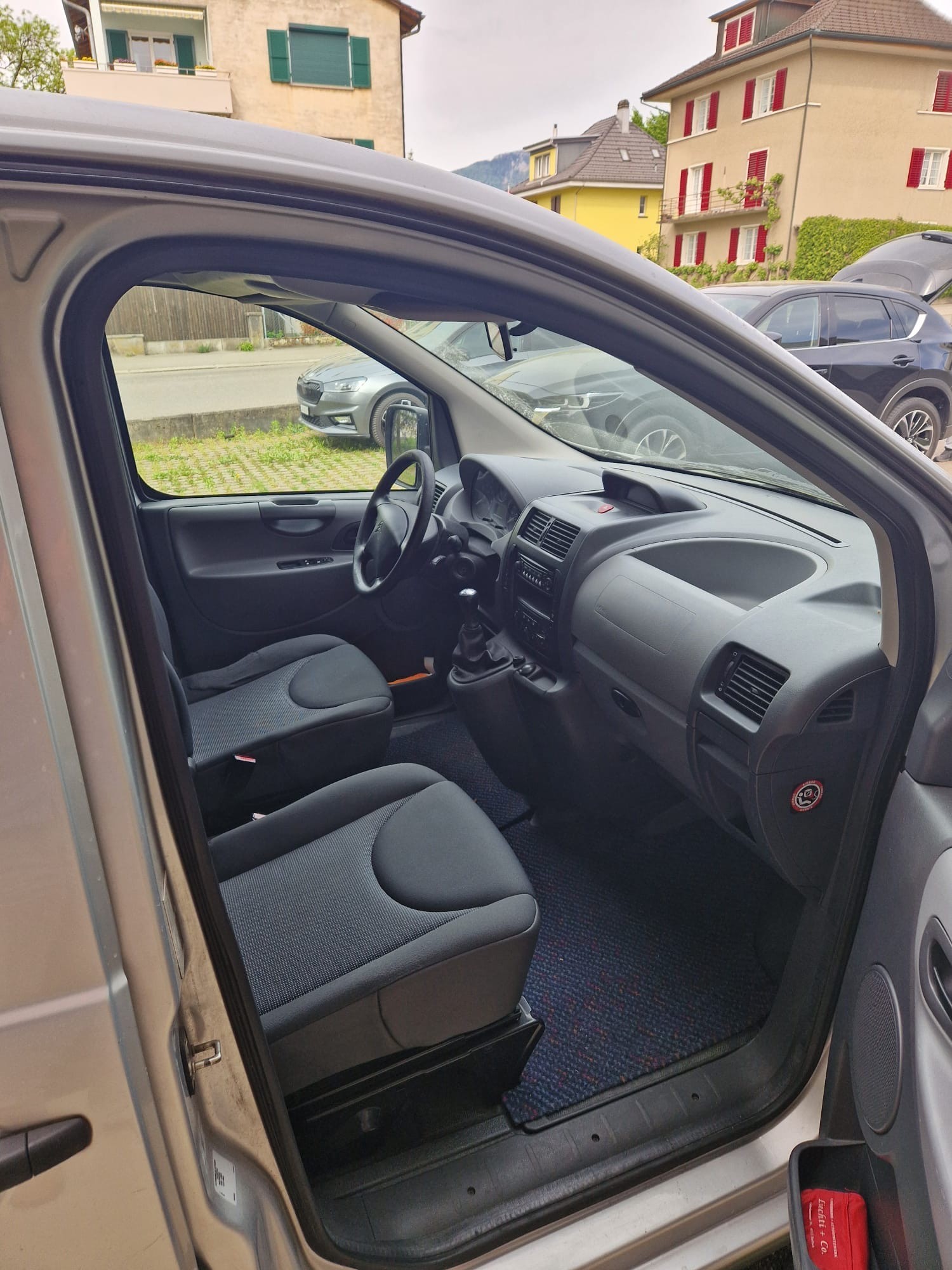 CITROEN FRISCH AB MFK. JUMPY FENSTER BUS. 2.0i 16V 10 L1H1. NUR 95`000 KM. TOP GEPFLEGT. AB MFK. PREIS 7900.--image-2