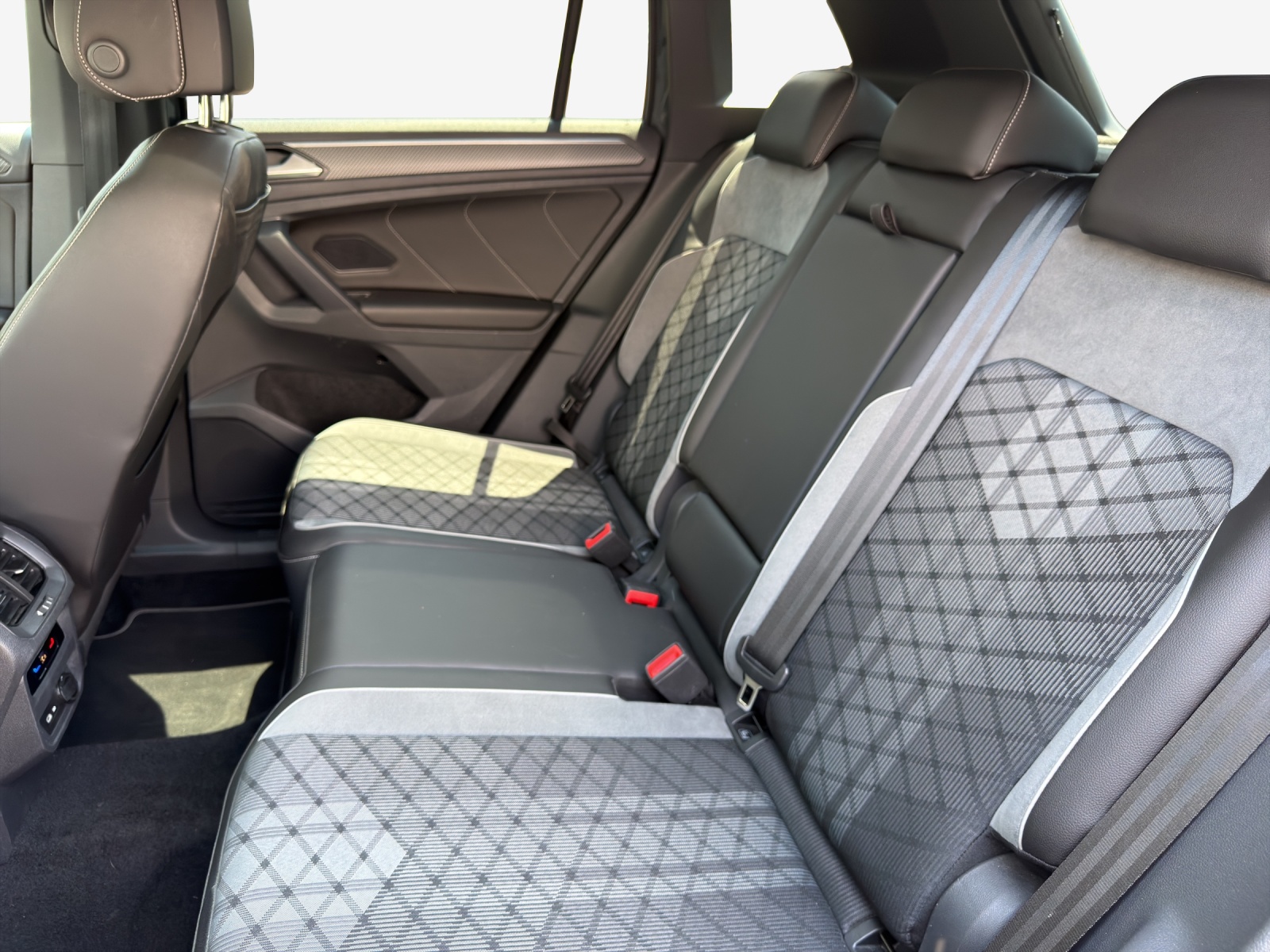 VW Tiguan 1.4TSI PHEV Selection DSG-image-12