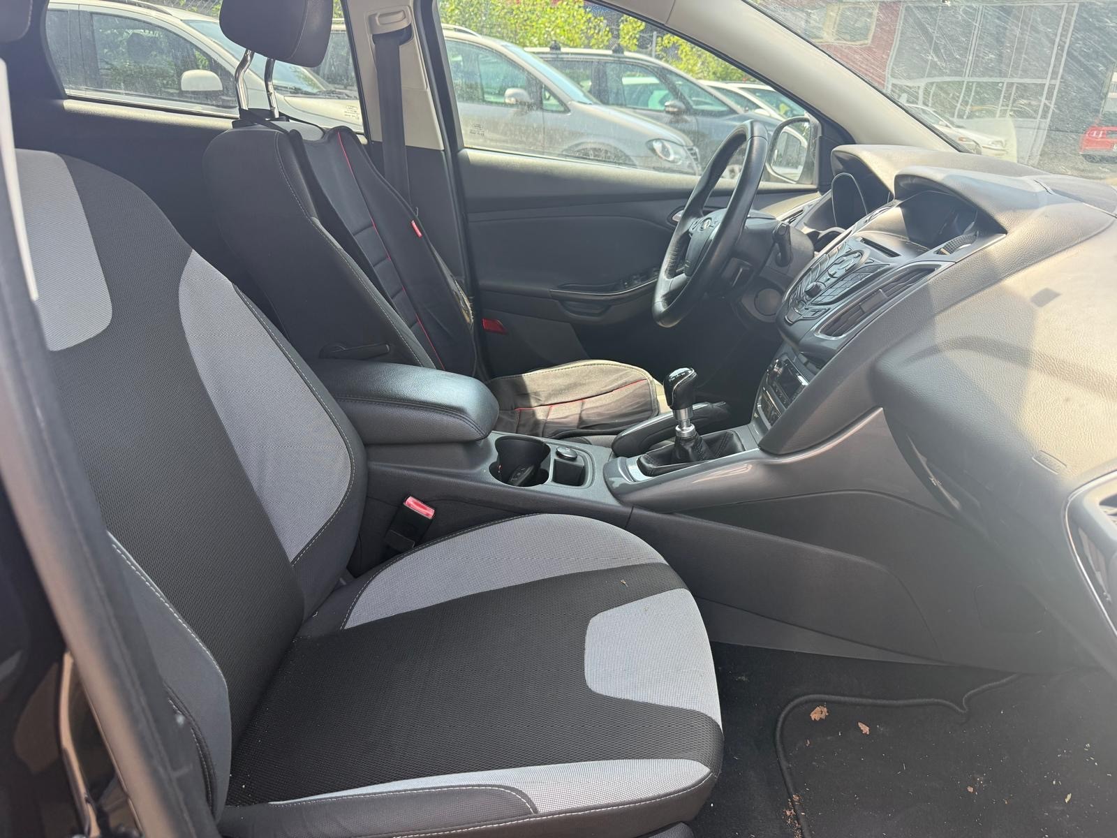 FORD Focus 1.6 SCTi Titanium-image-8