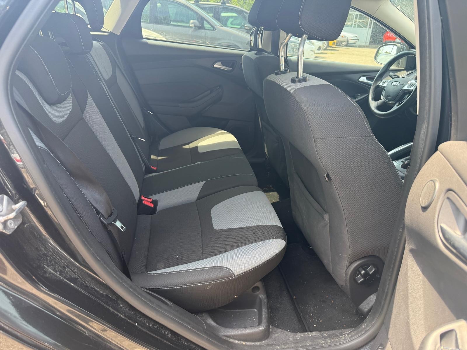 FORD Focus 1.6 SCTi Titanium-image-9