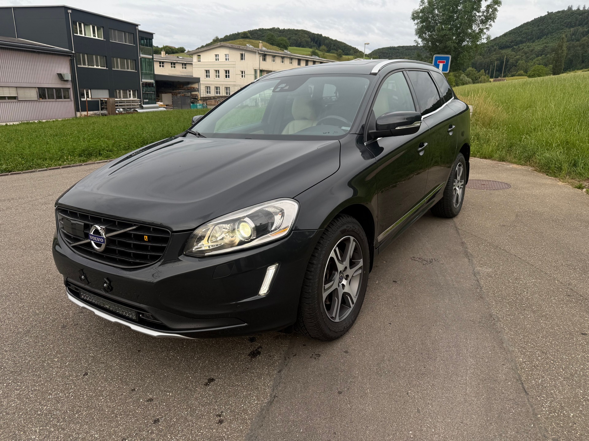 VOLVO XC60 D5 AWD Summum Geartronic-image-0