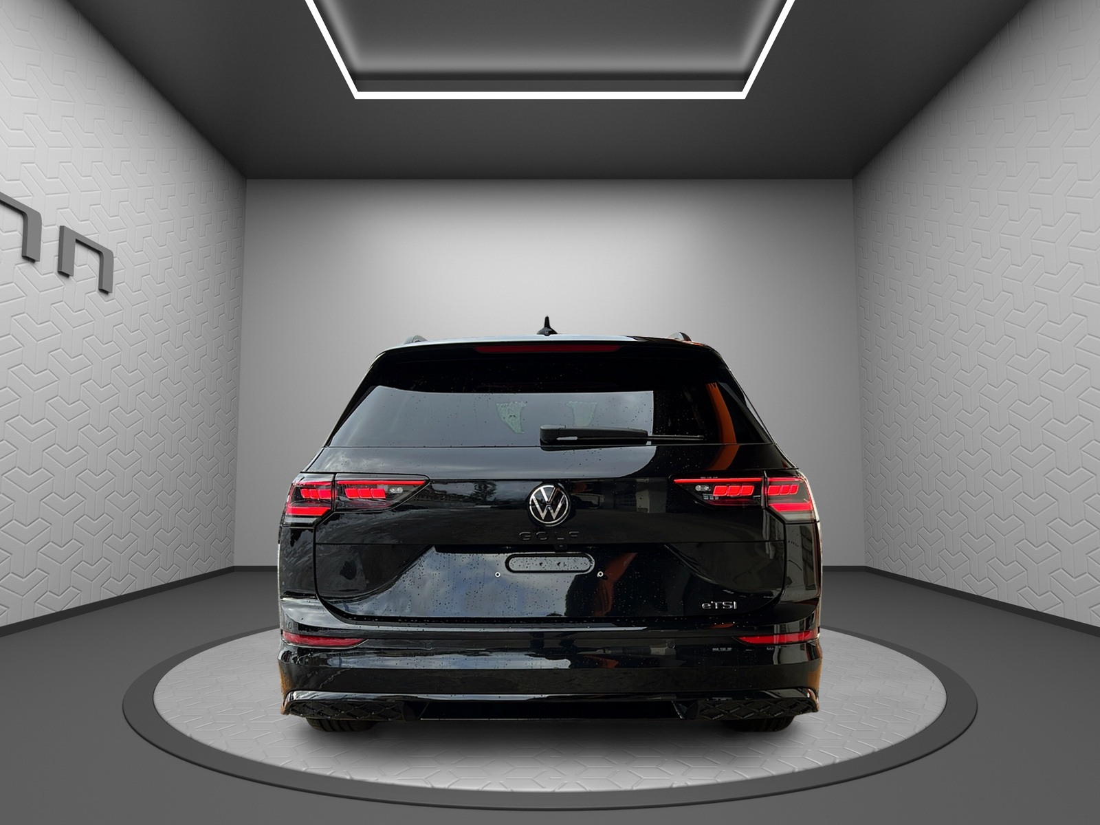 VW Golf Variant 1.5 eTSI mHEV R-Line DSG-image-4
