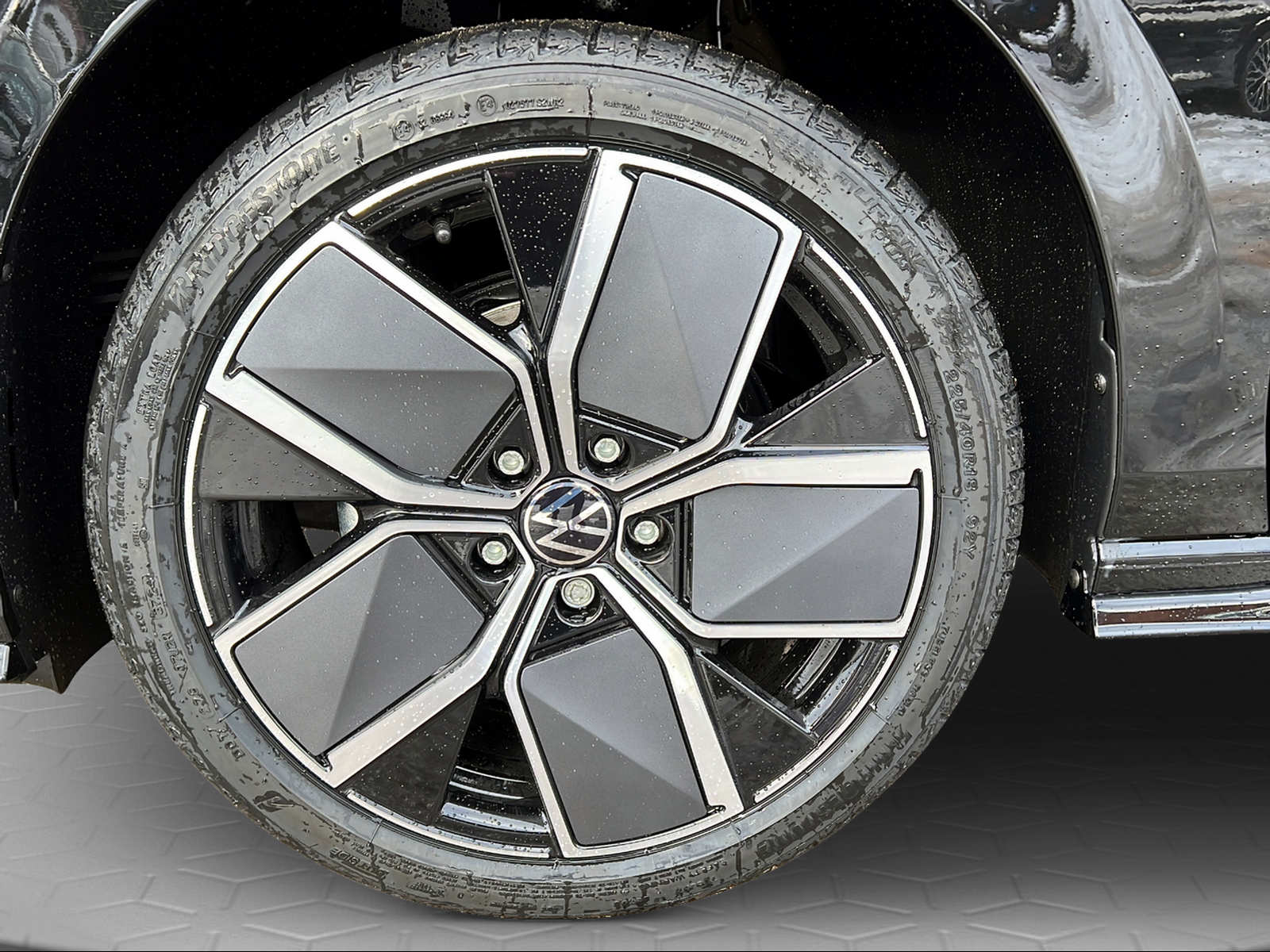 VW Golf Variant 1.5 eTSI mHEV R-Line DSG-image-5