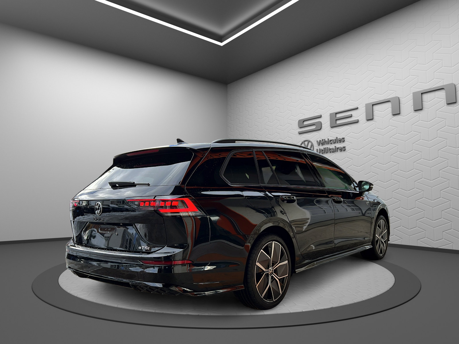 VW Golf Variant 1.5 eTSI mHEV R-Line DSG-image-2