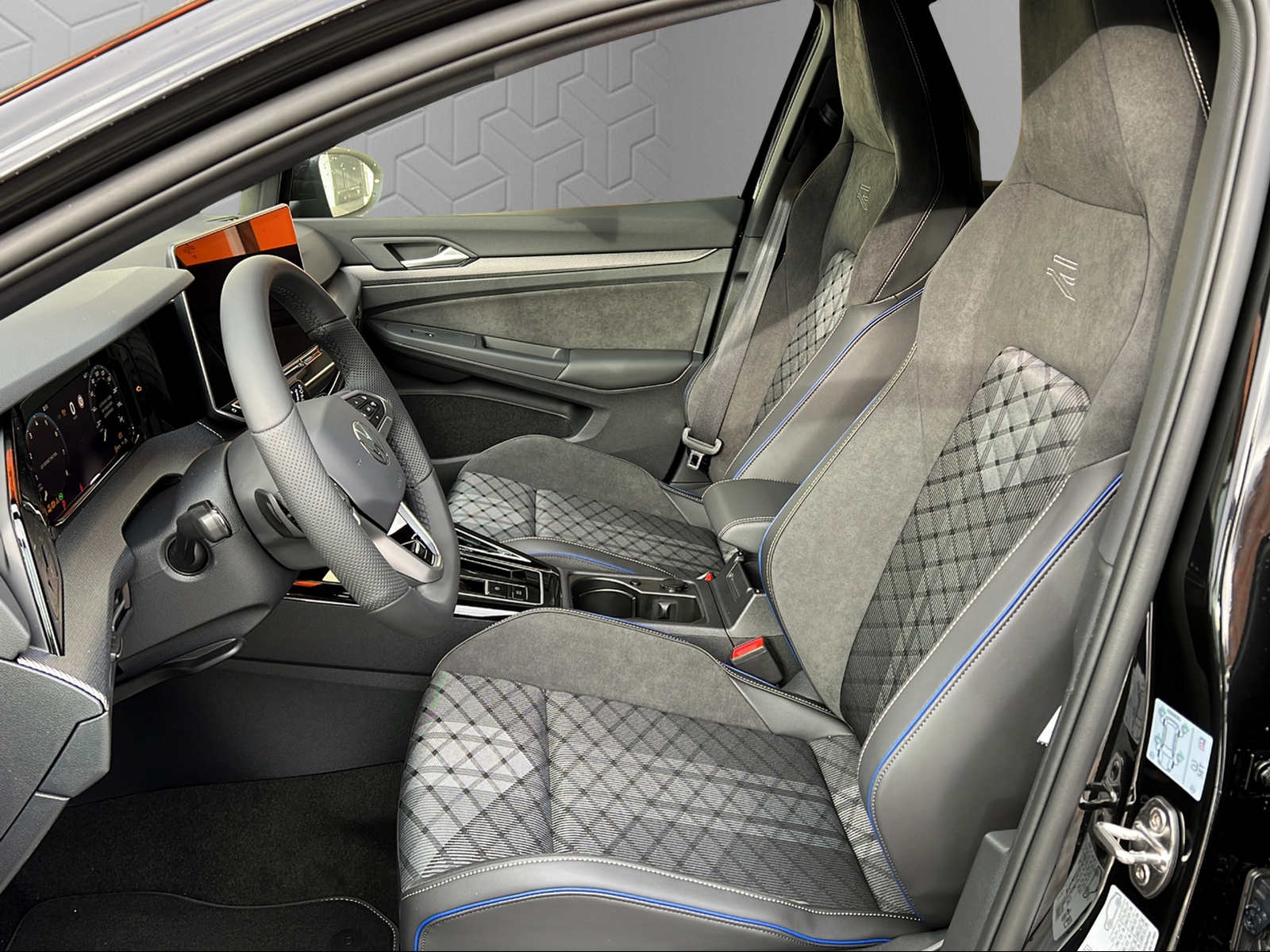 VW Golf Variant 1.5 eTSI mHEV R-Line DSG-image-6
