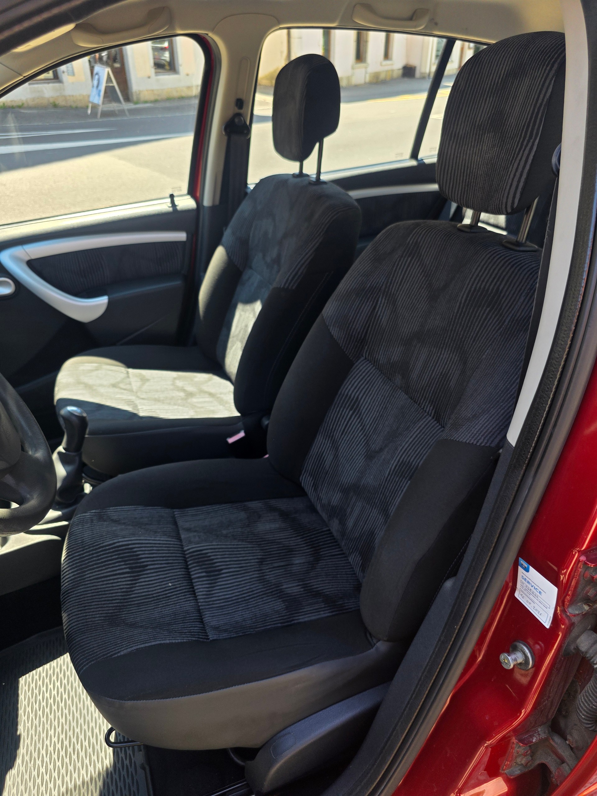 DACIA Sandero 1.6 Lauréate-image-10