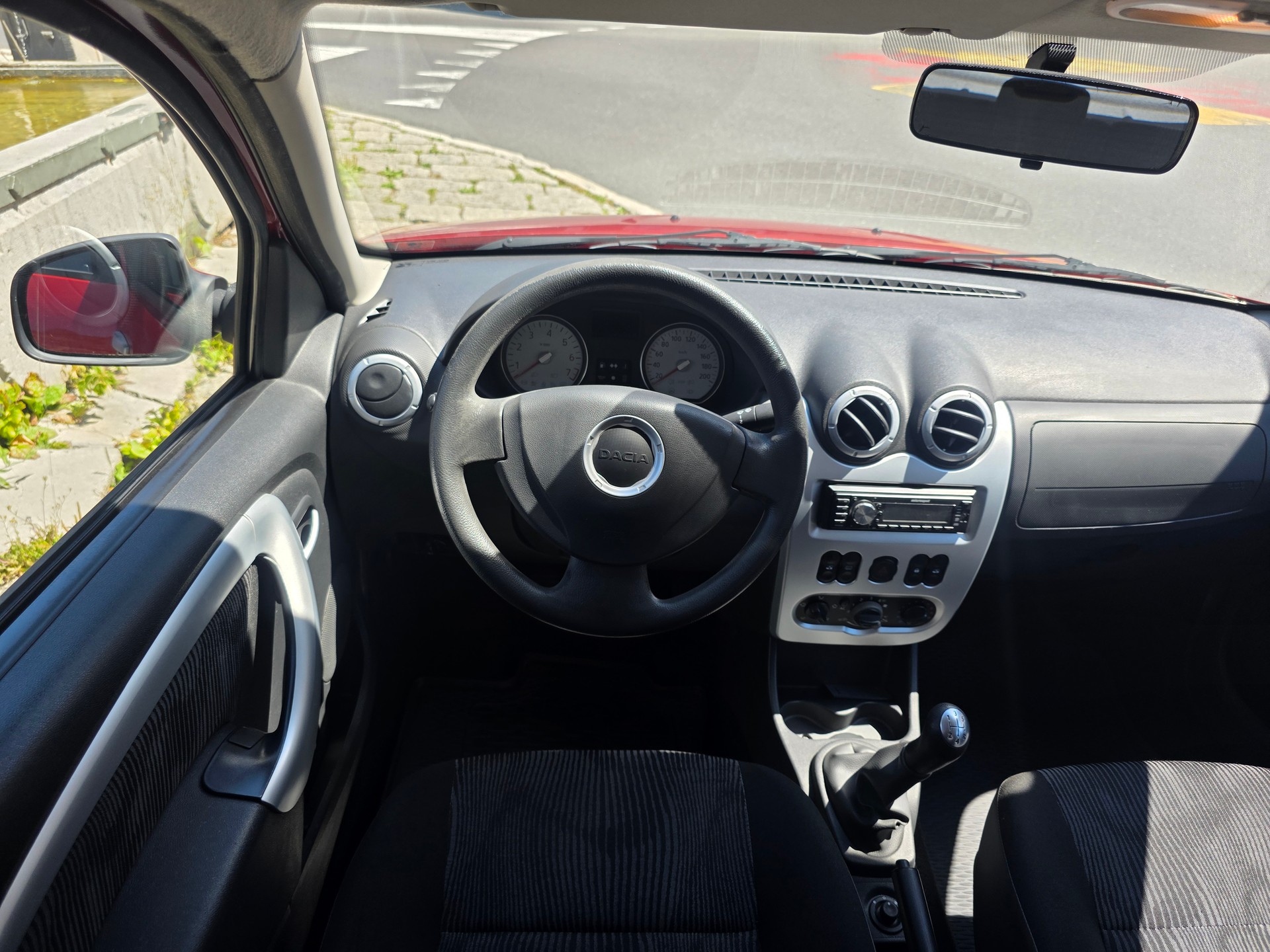 DACIA Sandero 1.6 Lauréate-image-8