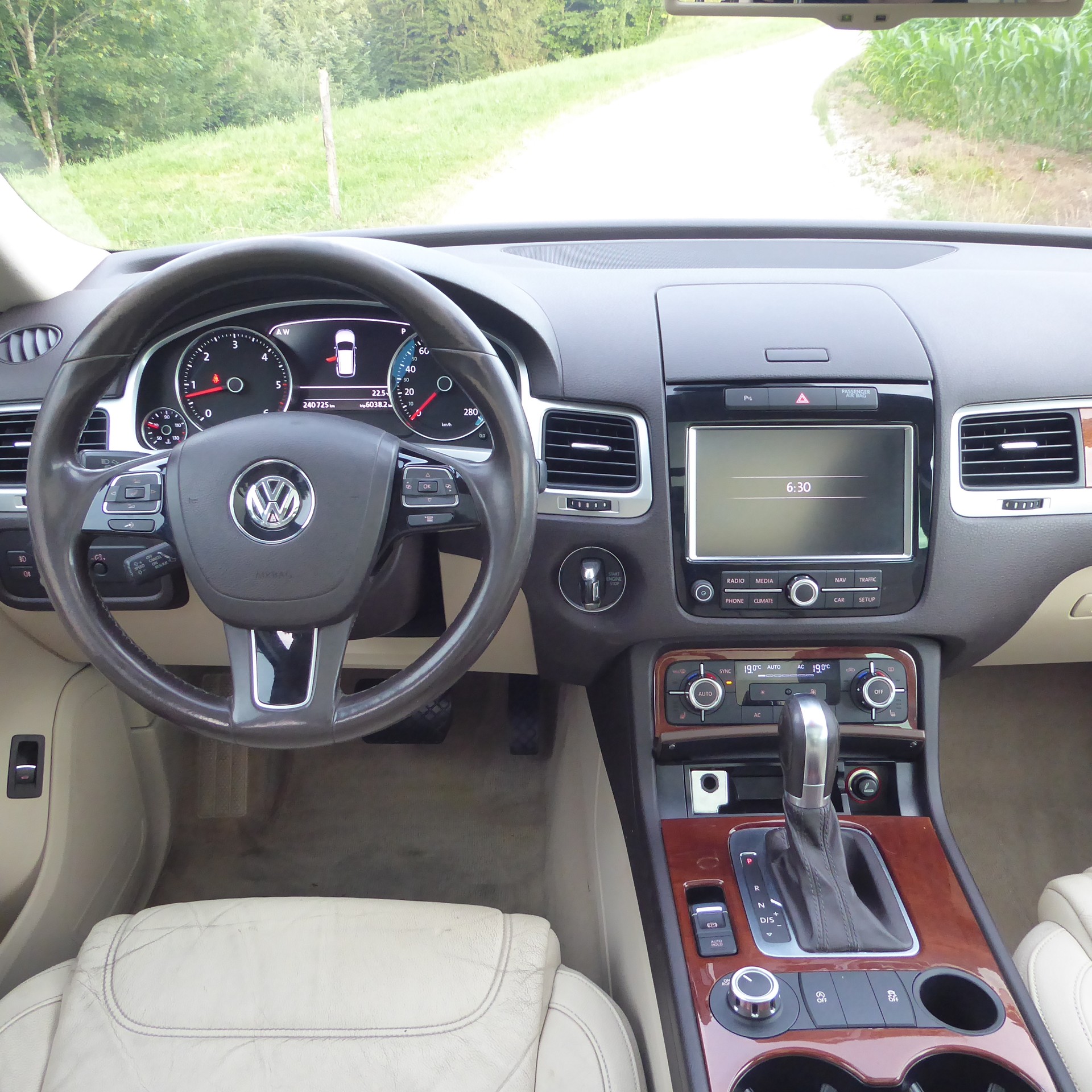 VW Touareg 3.0 TDI BlueMotion Technology Tiptronic-image-11