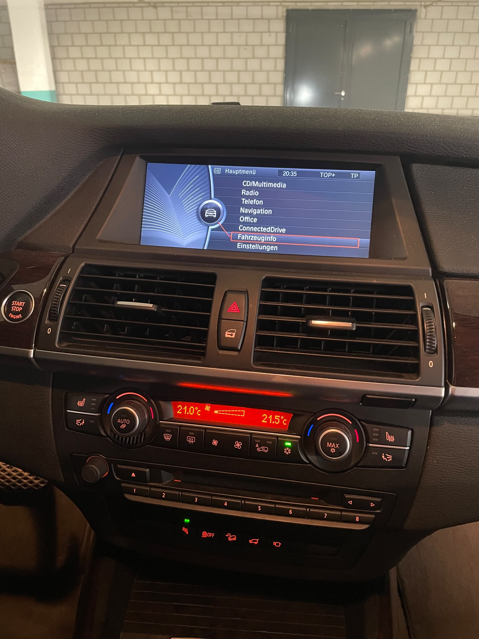 BMW X5 xDrive 35i Steptronic // MFK NEU-image-17