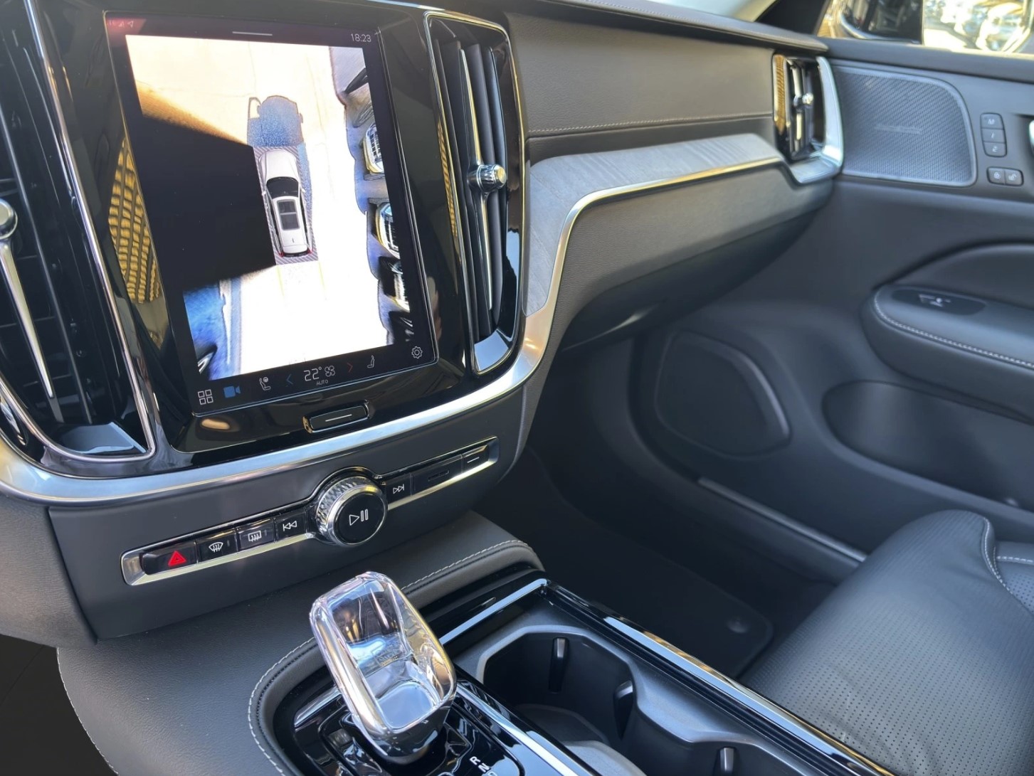 VOLVO V60 2.0 T8 TE Ultra Bright eAWD-image-4