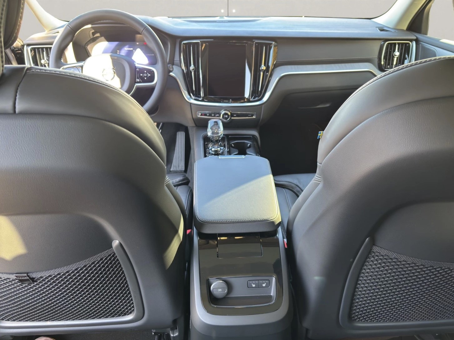 VOLVO V60 2.0 T8 TE Ultra Bright eAWD-image-3