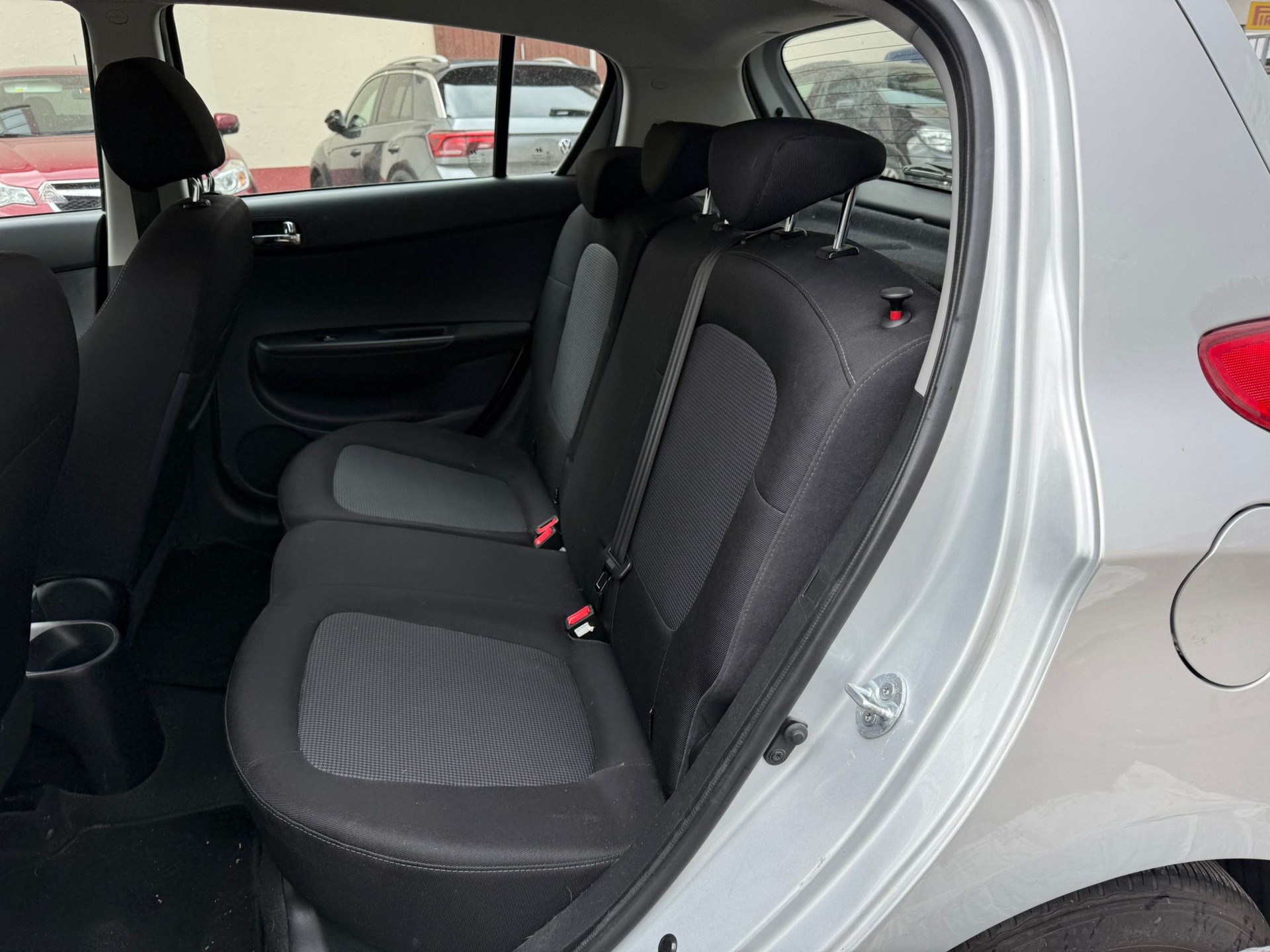 HYUNDAI i20 1.4 Premium-image-6