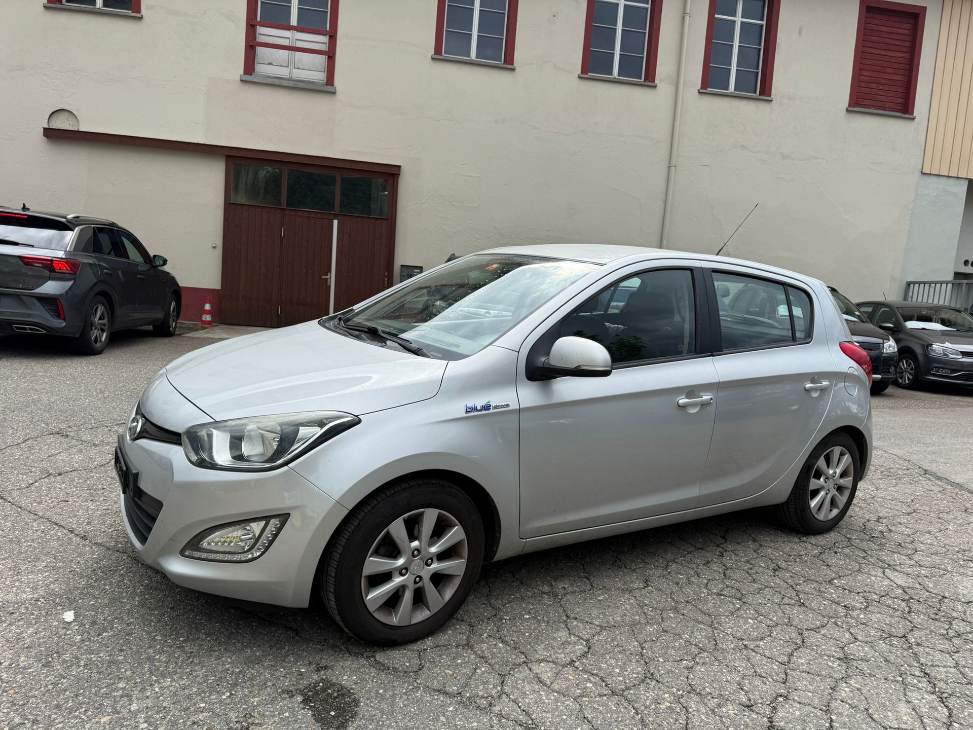 HYUNDAI i20 1.4 Premium-image-2