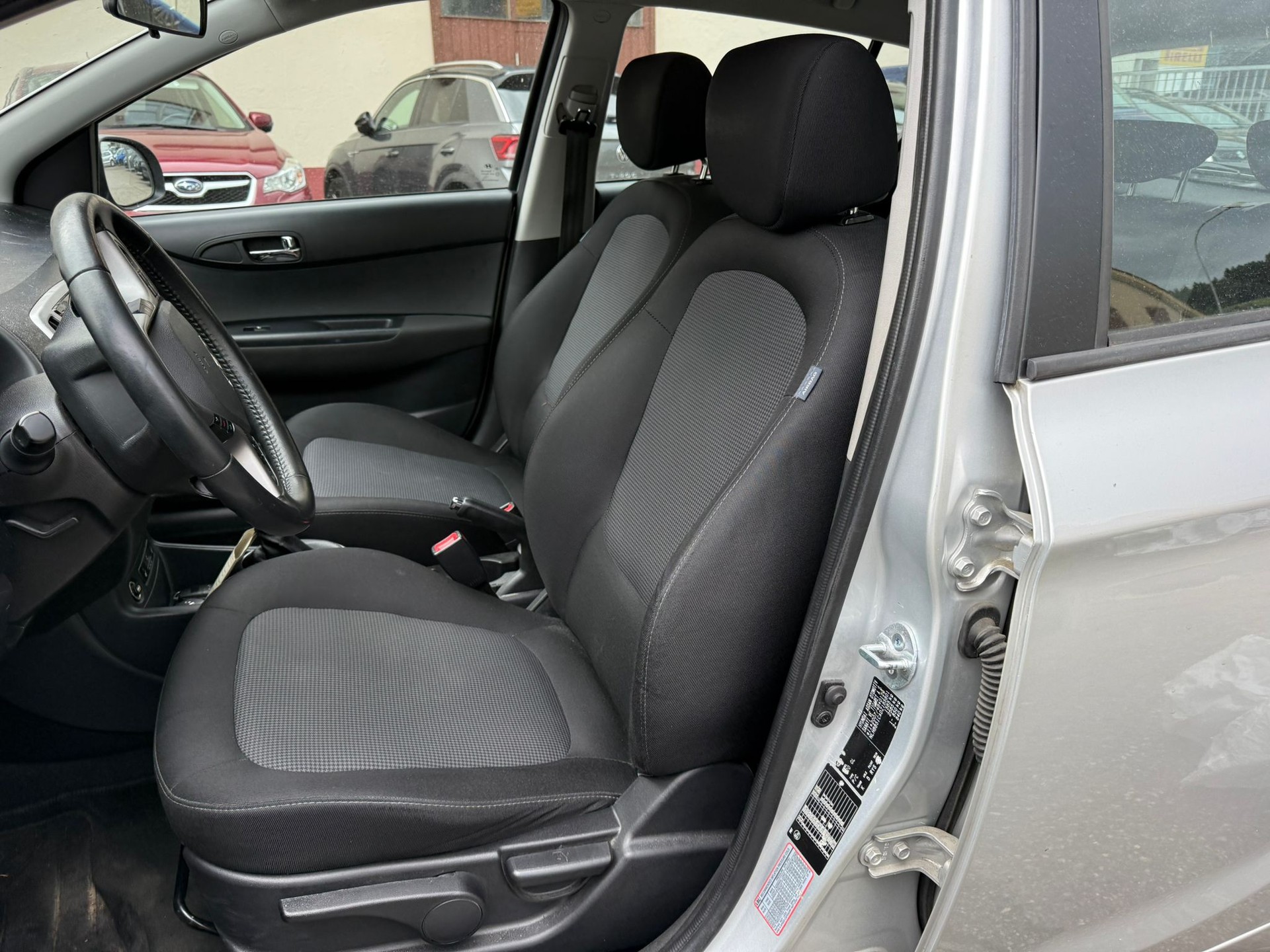 HYUNDAI i20 1.4 Premium-image-7