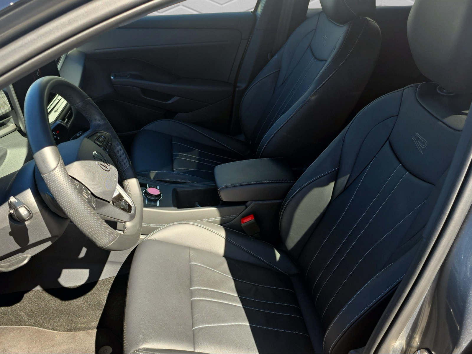 VW VW T-Roc R-Line-image-6
