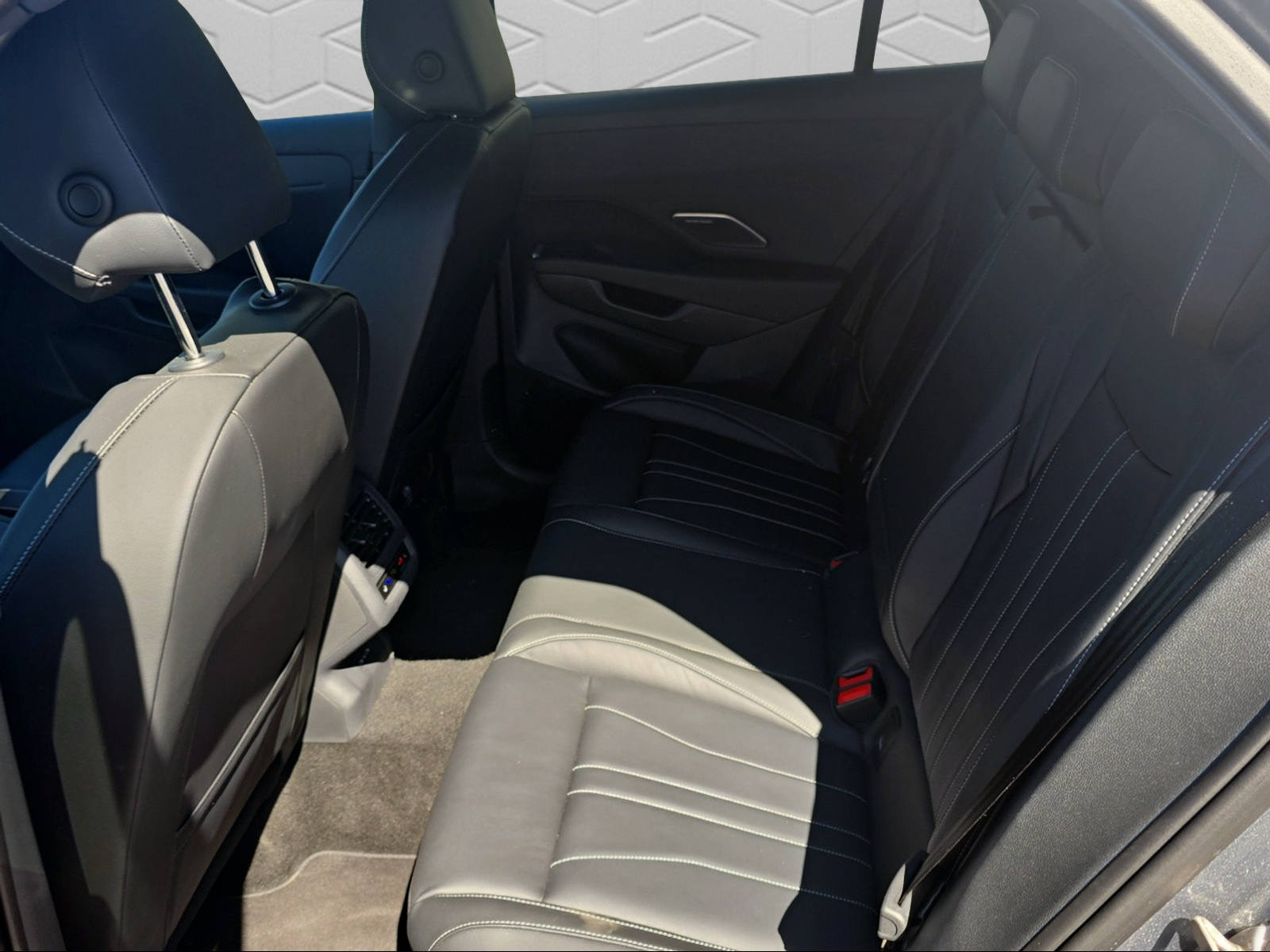 VW VW T-Roc R-Line-image-12