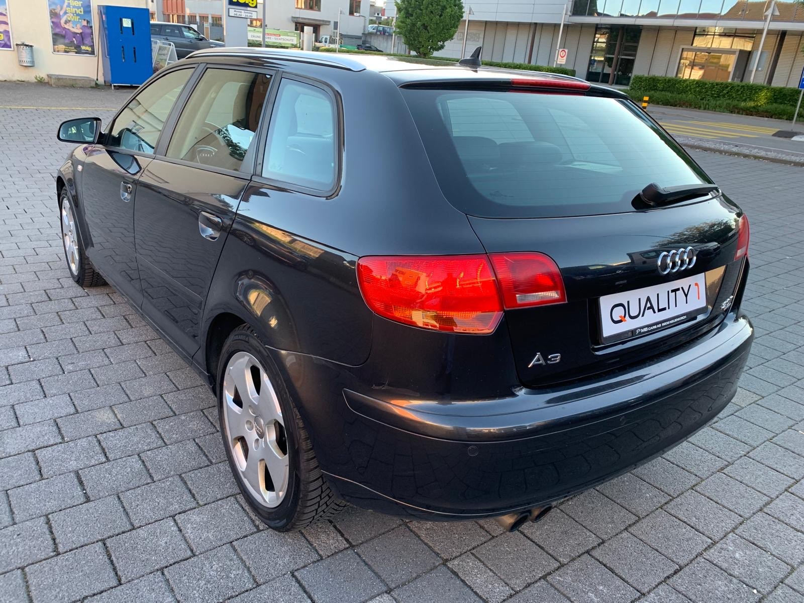 AUDI A3 Sportback 2.0 Turbo FSI Ambition quattro-image-3