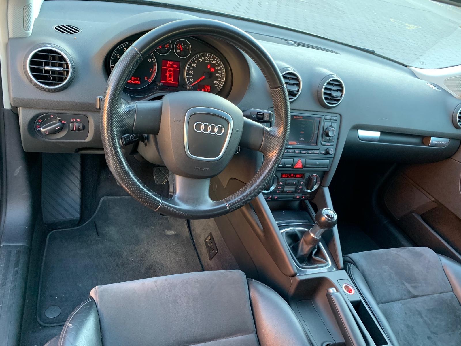 AUDI A3 Sportback 2.0 Turbo FSI Ambition quattro-image-9