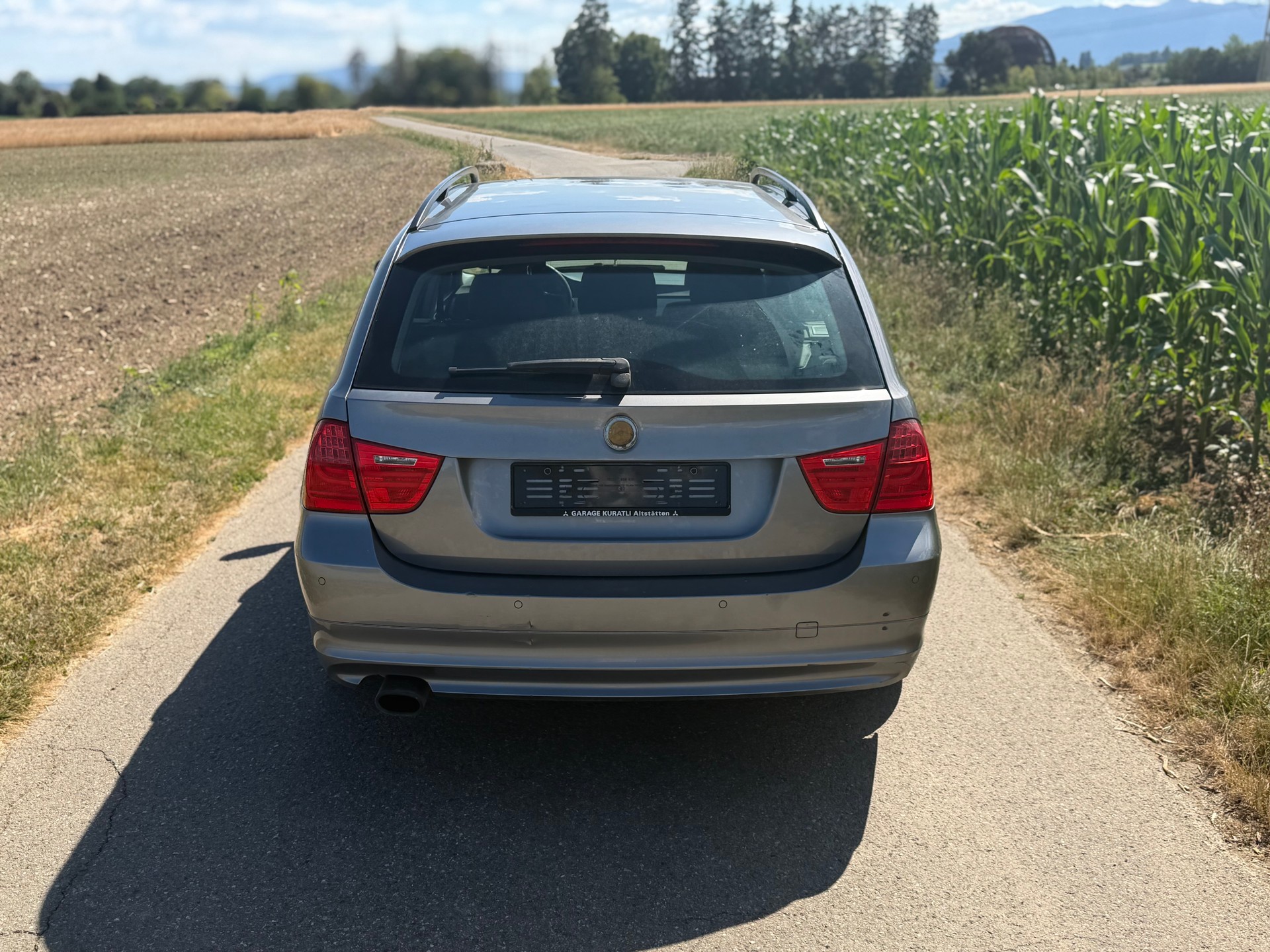 BMW 318i Touring-image-7