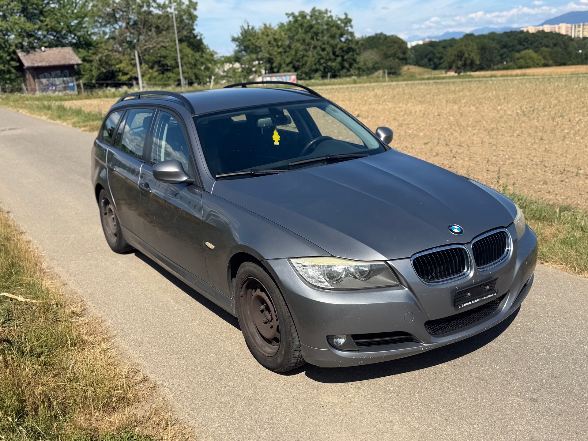 BMW 318i Touring-image-2